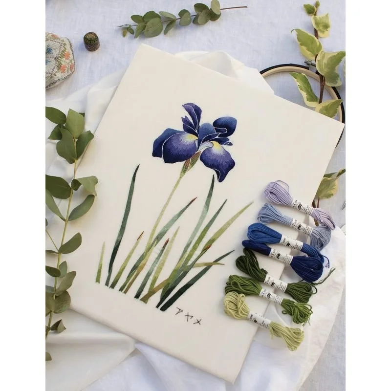 9781782216421_The Kew Book of Embroidery Flowers_WB_In3.jpg