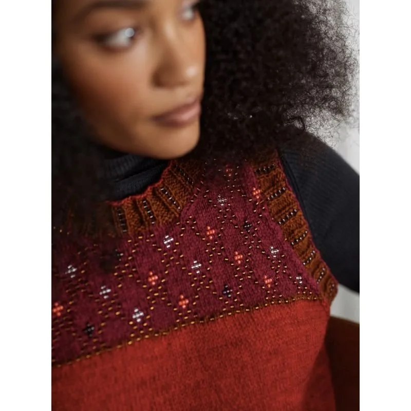 Beaded Colourwork_9789527580677_4.jpg