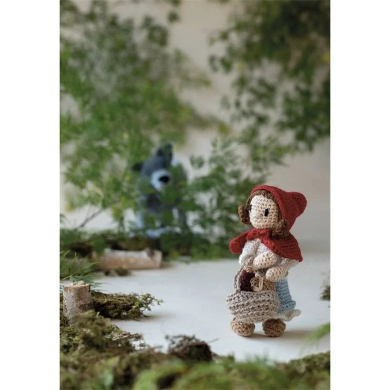 9781446316009_Crochet Fairy Tales_WB_In7.jpg