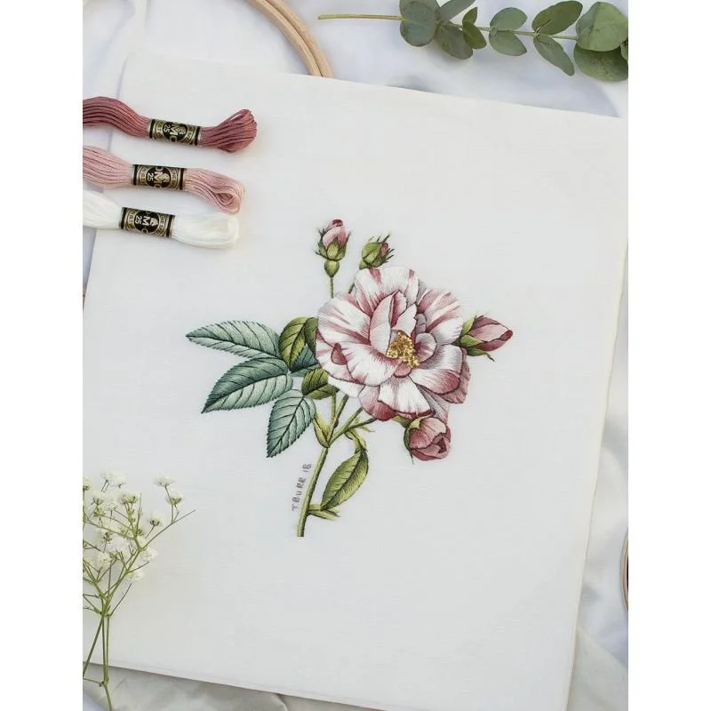 9781782216421_The Kew Book of Embroidery Flowers_WB_In2.jpg