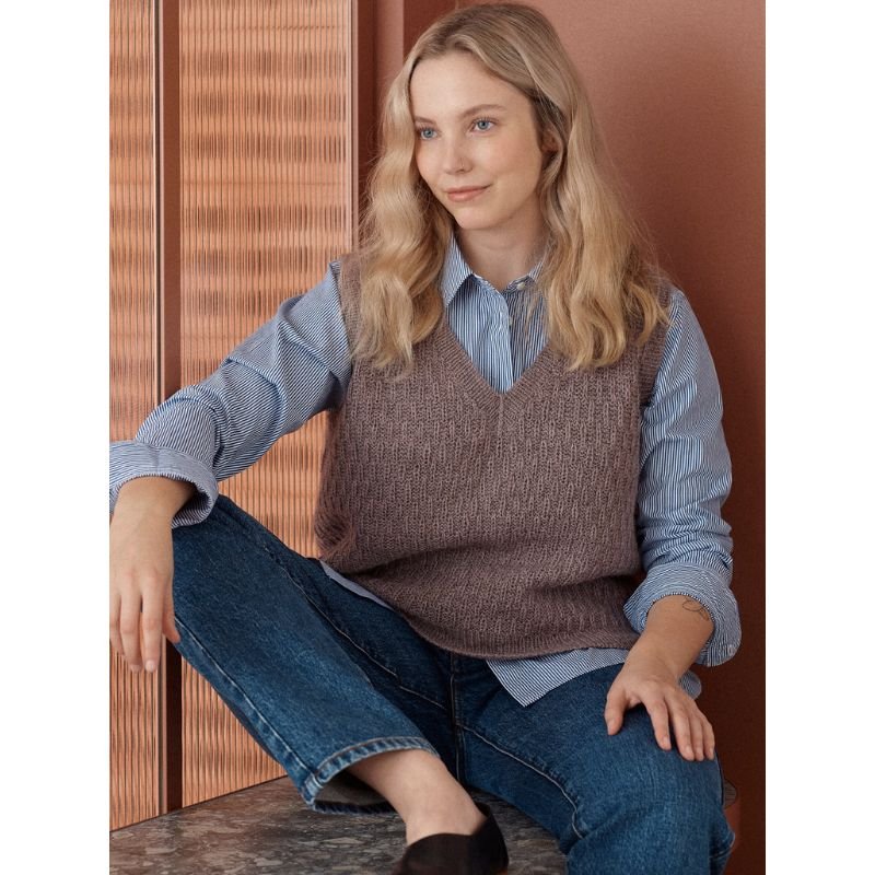 52W Sweaters_9789527580738_11.jpg