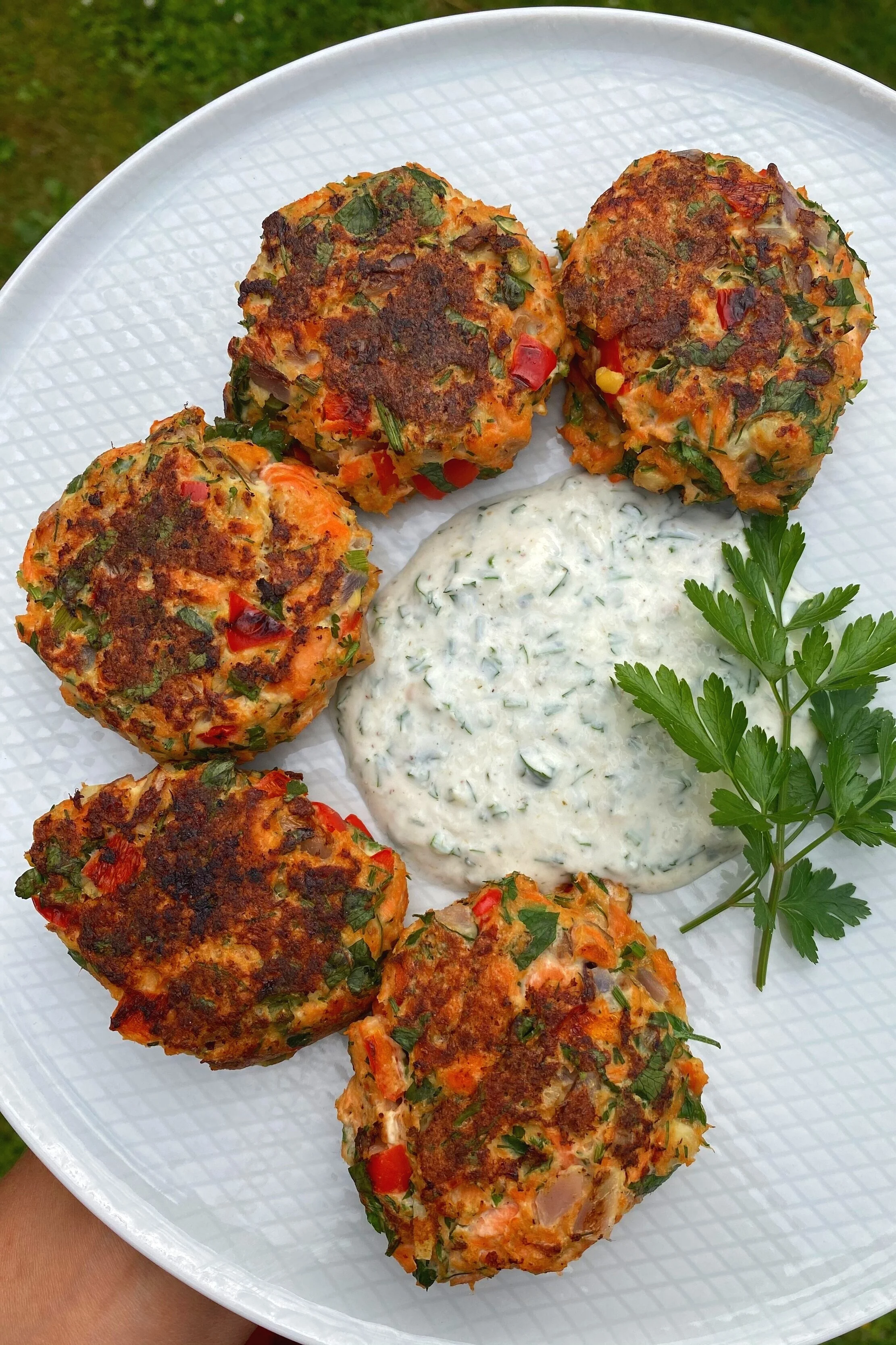 Salmon Cakes with Herby Garlic Yogurt Dip 