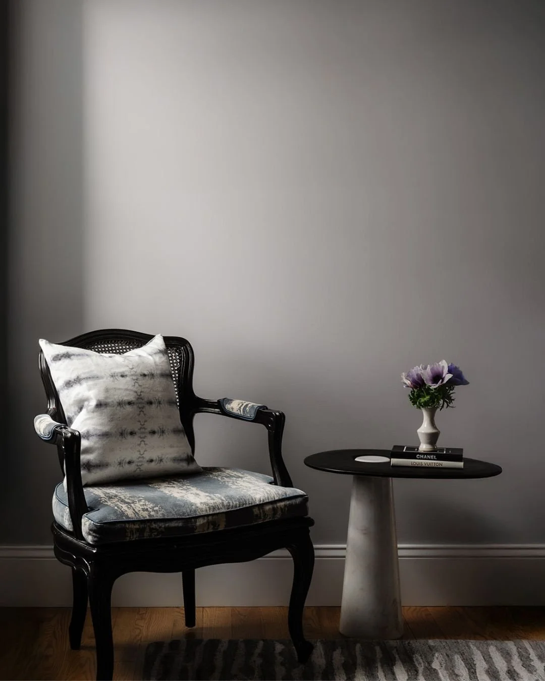 As designers, we focus on the big picture, but the true magic lies in the textures, the joinery, and the perfect curve. It&rsquo;s incredible to revisit my own completed project through the lens of a phenomenal artist like Linda Pordon. It&rsquo;s al