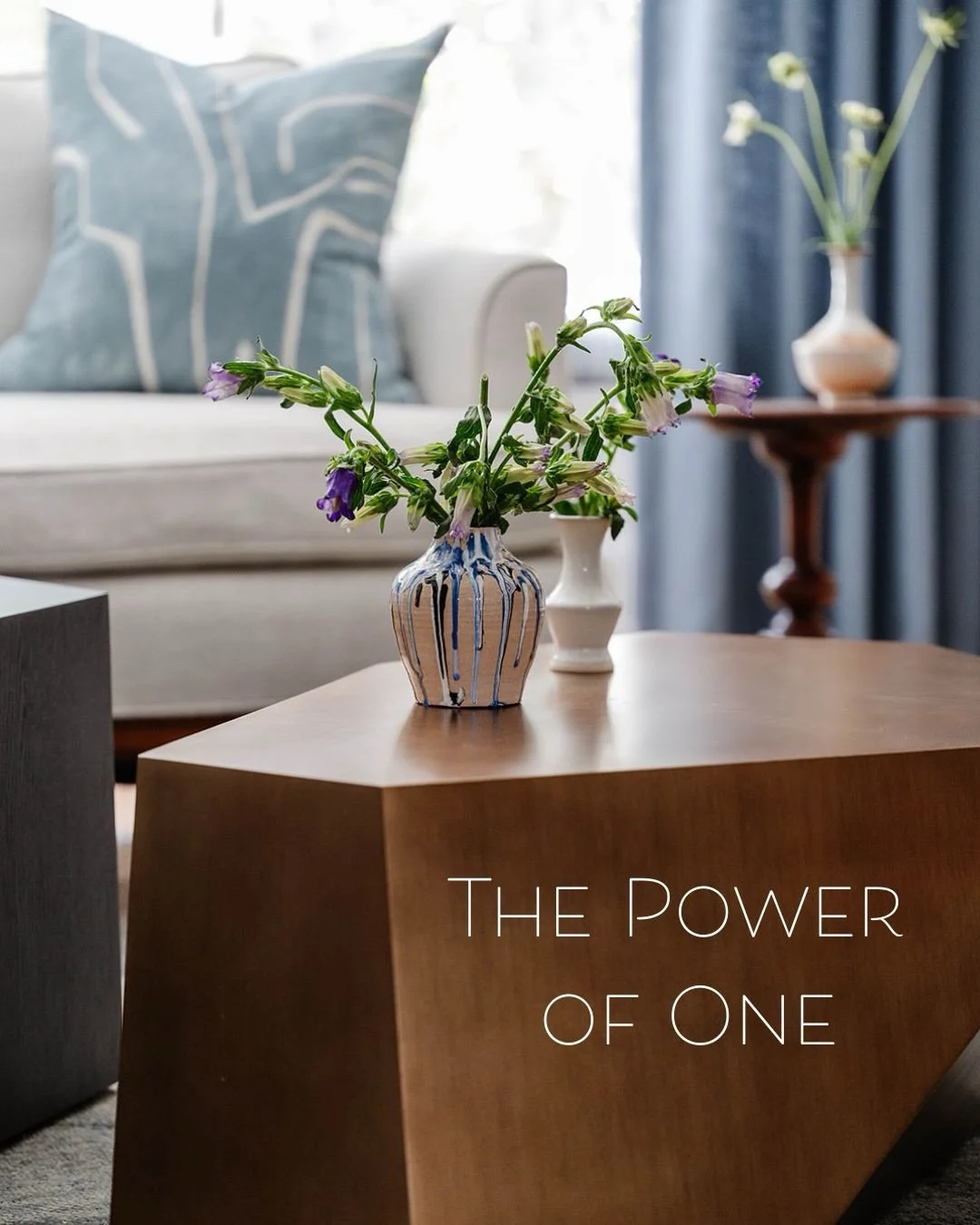 One exceptional piece does the work of five &lsquo;fillers.&rsquo; We focus on sourcing items with enough presence to stand alone and enough quality to last a lifetime.

📸 1, 2, 3 by @lindapordonphotography and @jbt_styles 
📸 4 by @lindapordonphoto