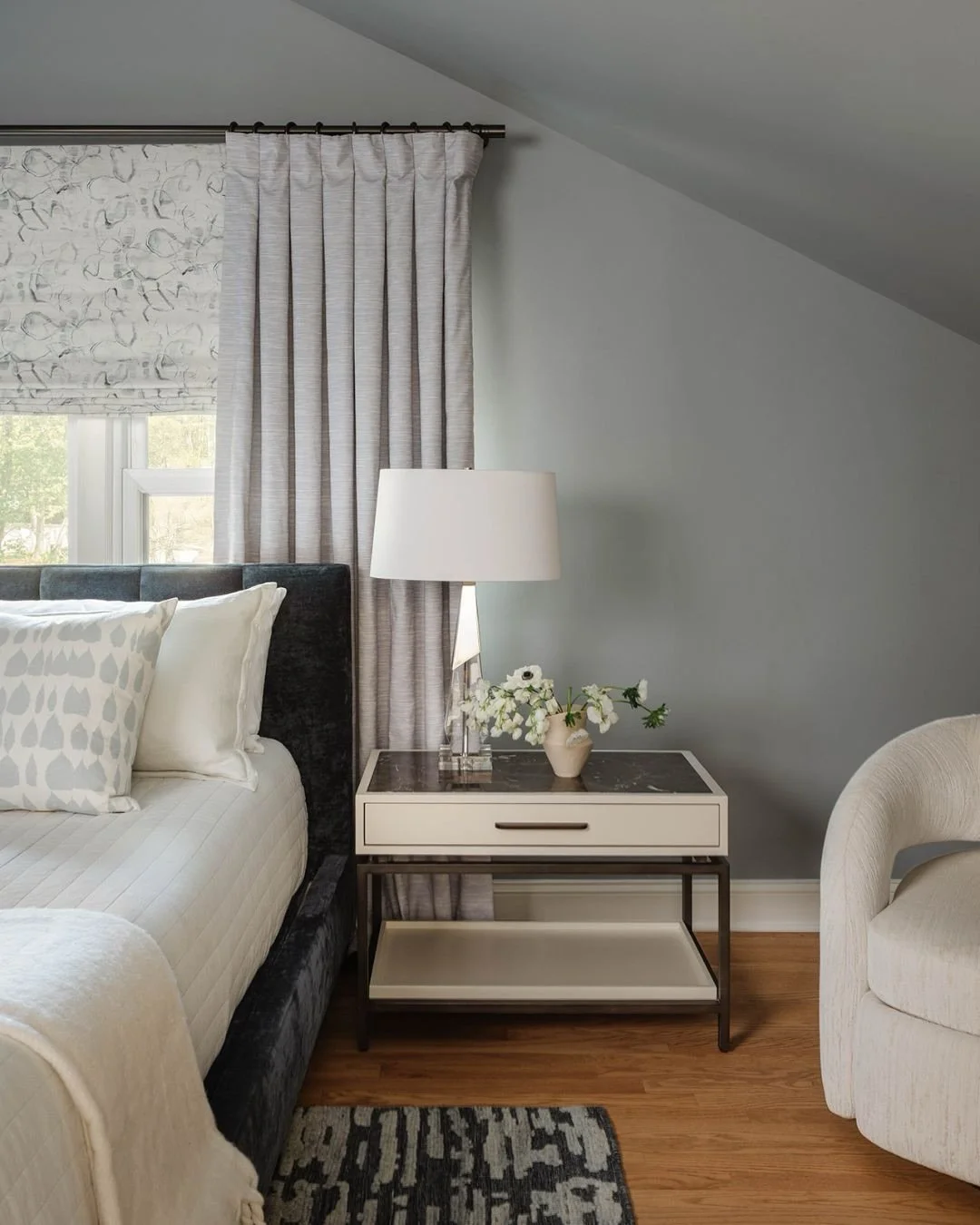 More intention, less noise. This is what it looks like when every piece has a purpose. 

Quiet mornings without clutter, just calm. ☀️

📸 1, 3, 4: @lindapordonphotography &amp; @jbt_styles 

📸 2: @lisa.russman 

📸 5: @raquellangworthy.photo