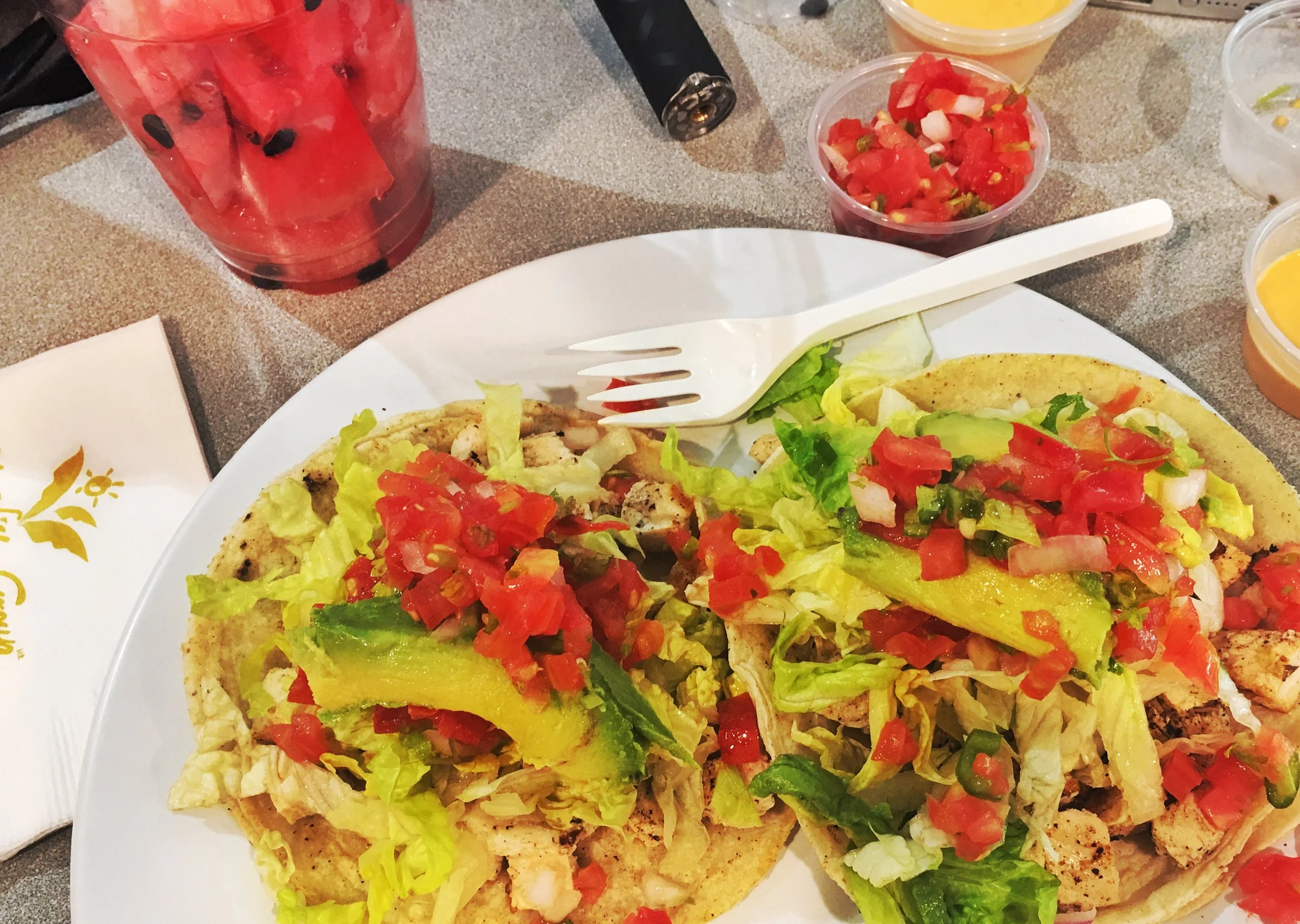 Muy bueno local tacos!!