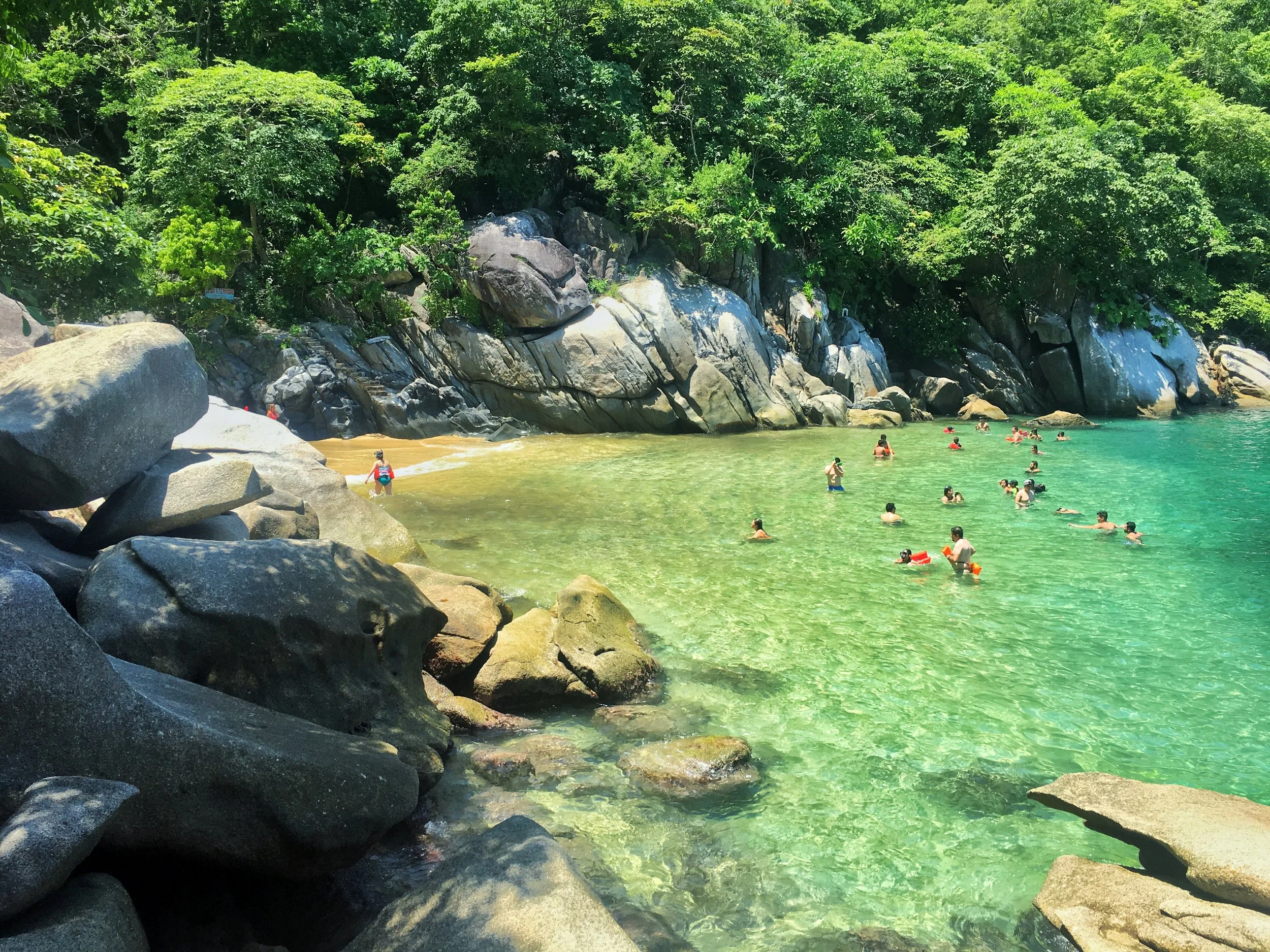 Guests cooling off on Playa Colomitos beach during guided My Deztinationhike.