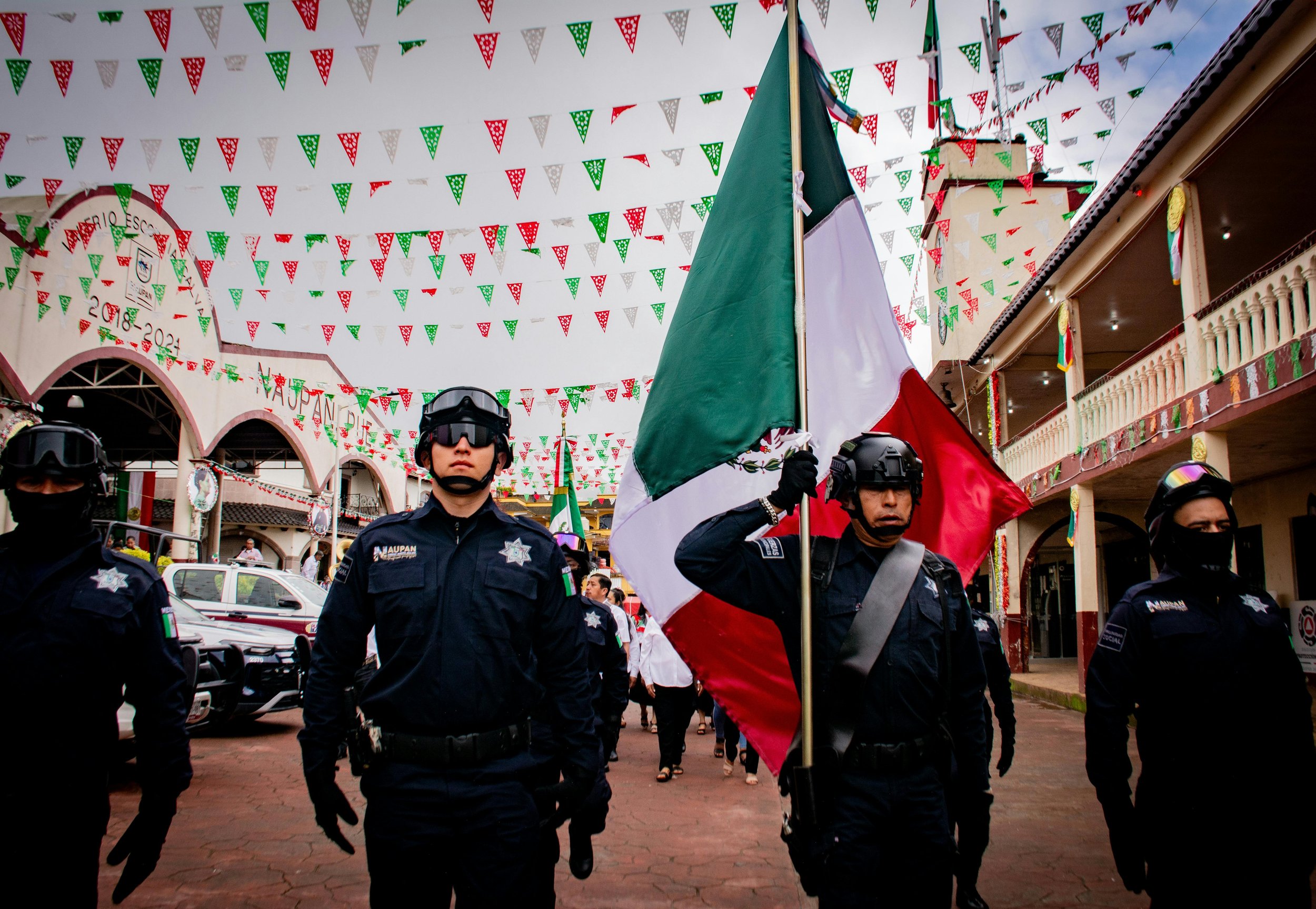 the mexican police during a independence day parade - the mexican forces act fast