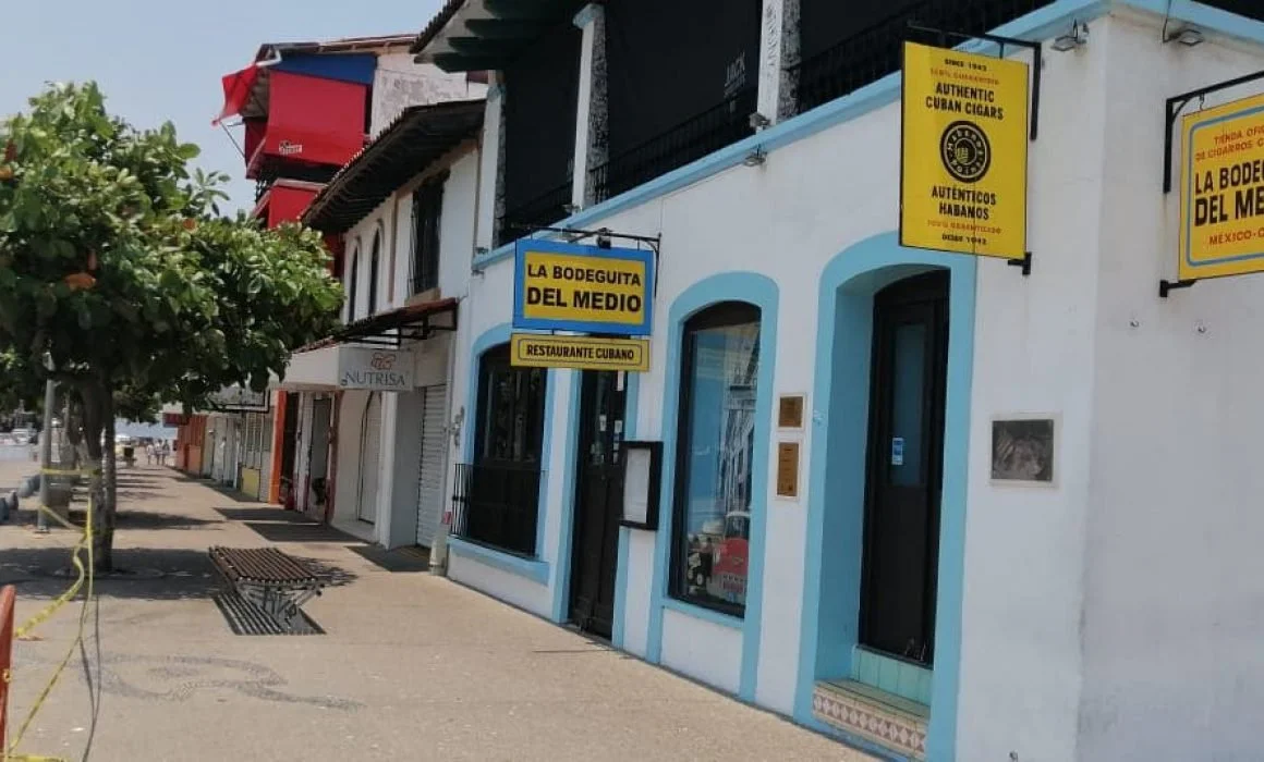 La Bodeguita del Medio, Cuban restaurant on Malecón visited on My Deztination tour.