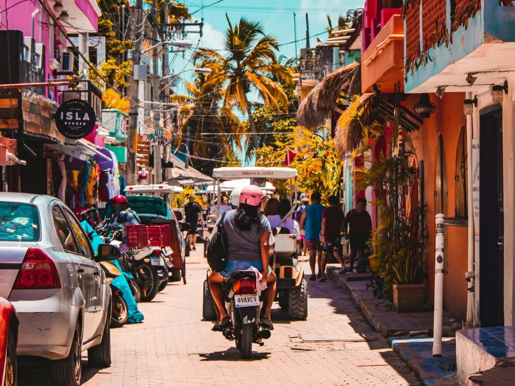 My Deztination clients driving on a Mexican street after a relocating with My Deztination