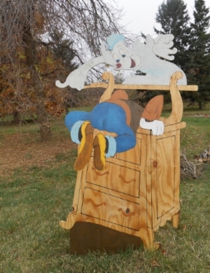 I made this Halloween yard decoration of Goofy from Lonesome Ghosts. One of my all-time favorite Disney featurettes. 