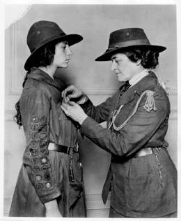 Juliette officiates a Girl Scout. Juliette Gordon-Low, originator of Girl Scouts of the USA.