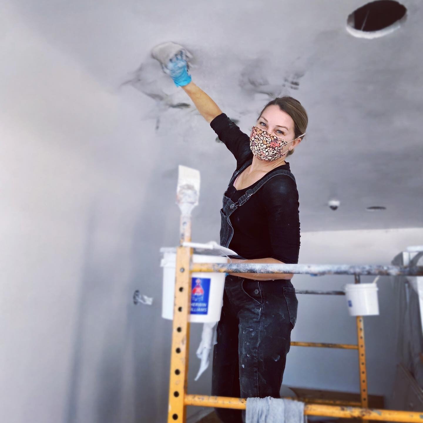 Wrapping up 2020 with a mighty fine faux finish!  Be sure to check out @ciaociaopiadina when they open in 2021 😋!

#h2finishes #fauxfinishes  #hospitalityinteriors