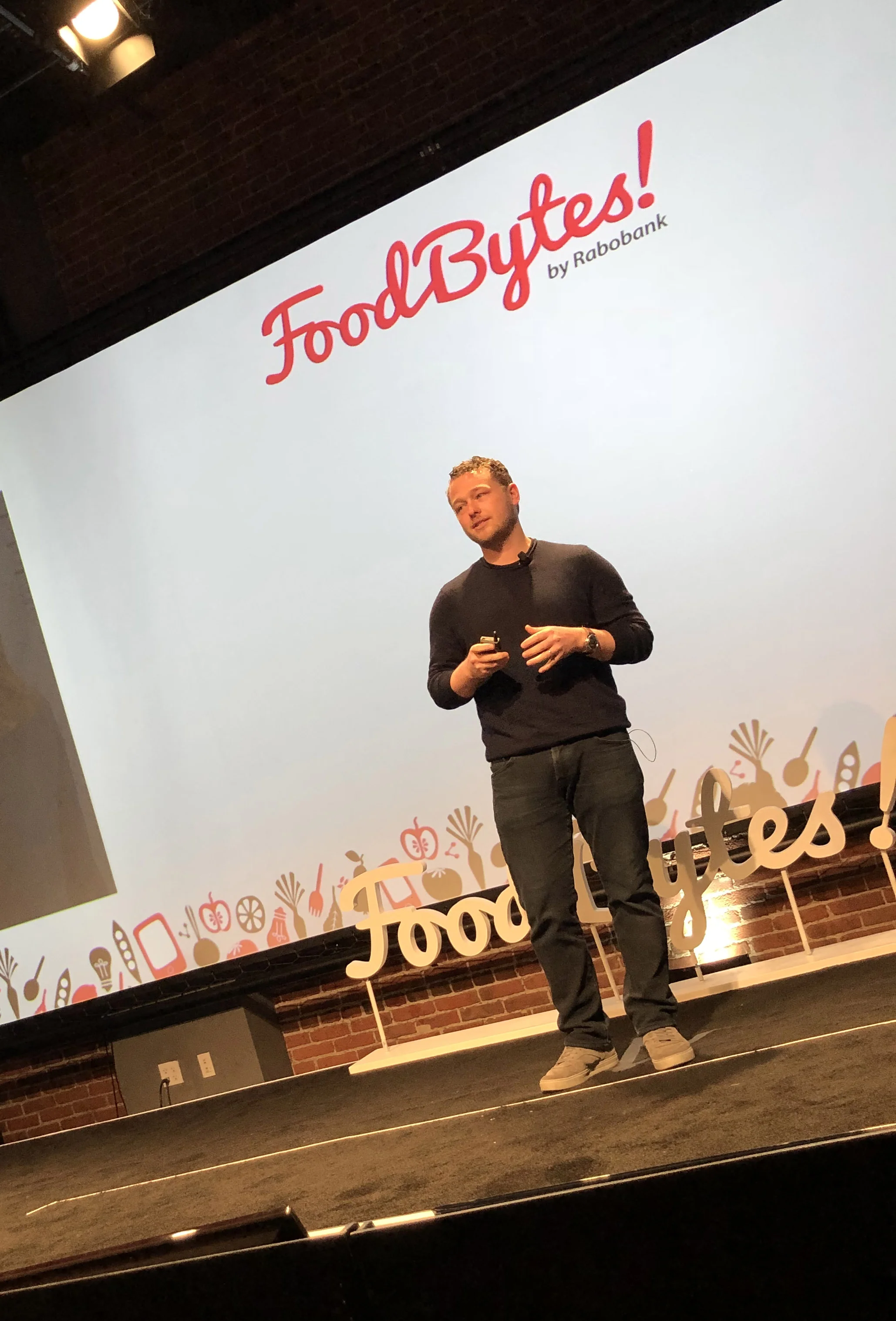 Luke Saunders der Gründer des Startups Farmer’s Fridge auf der Foodbytes Bühne in San Francisco