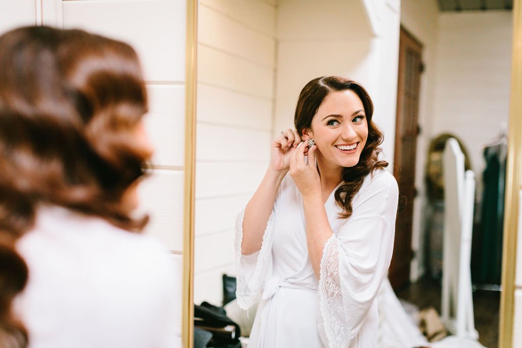 emerald-green-winter-wedding-getting-ready