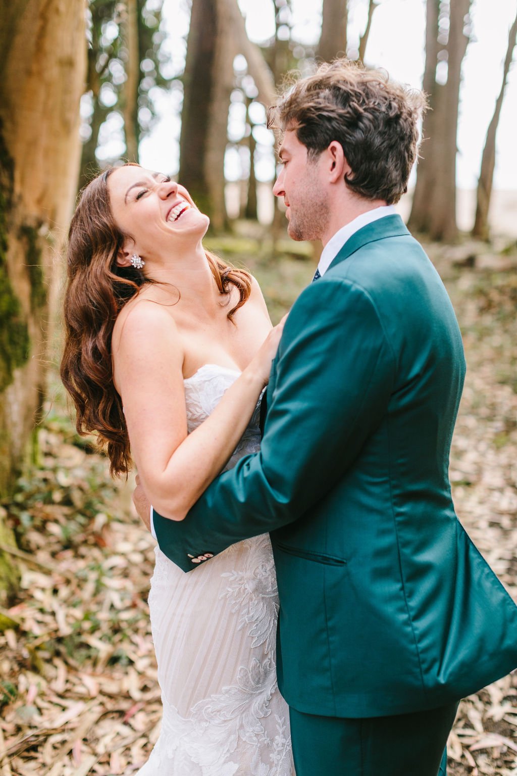 emerald-green-winter-wedding-bride-and-groom