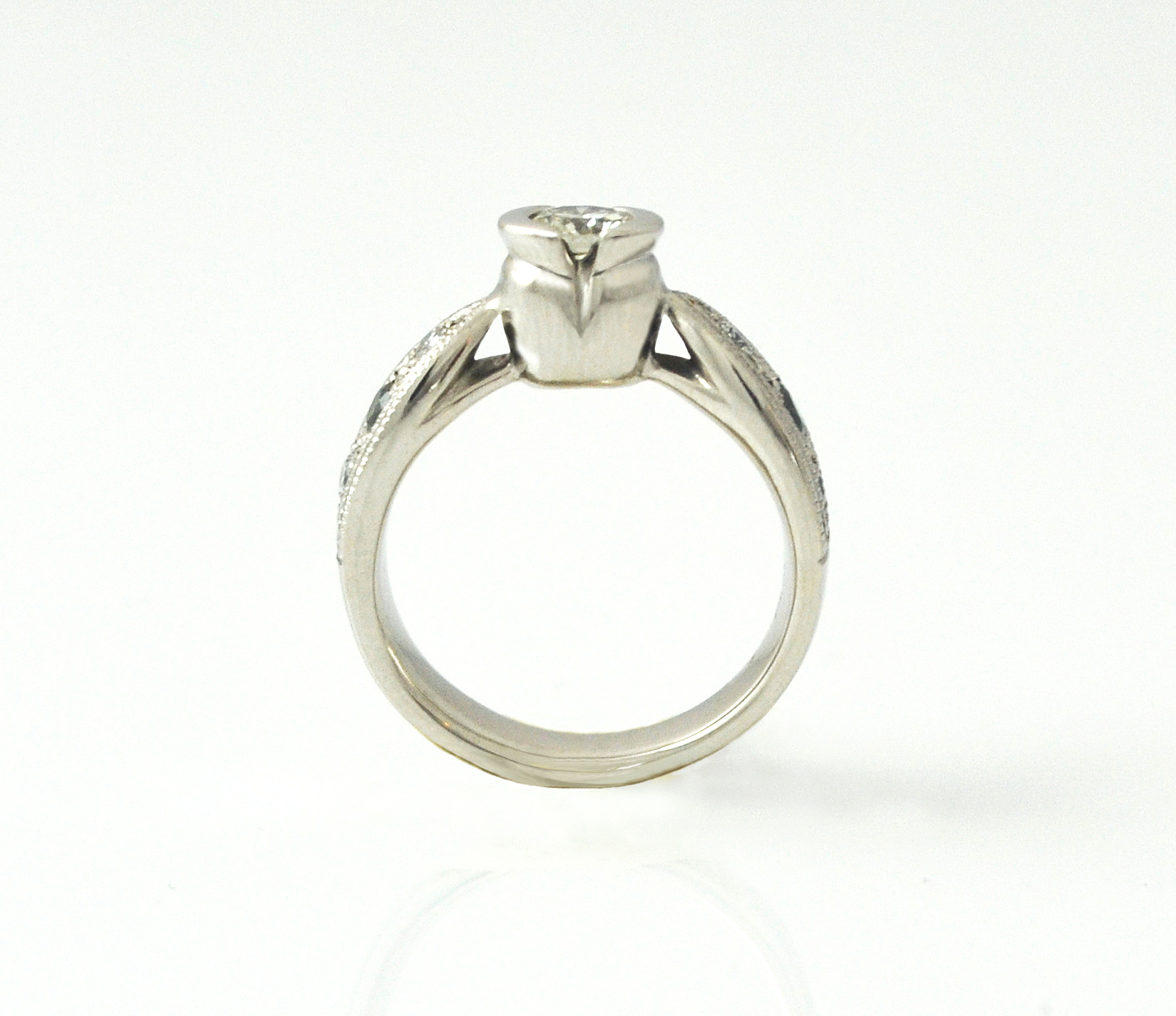 Profile view of Tulip ring
