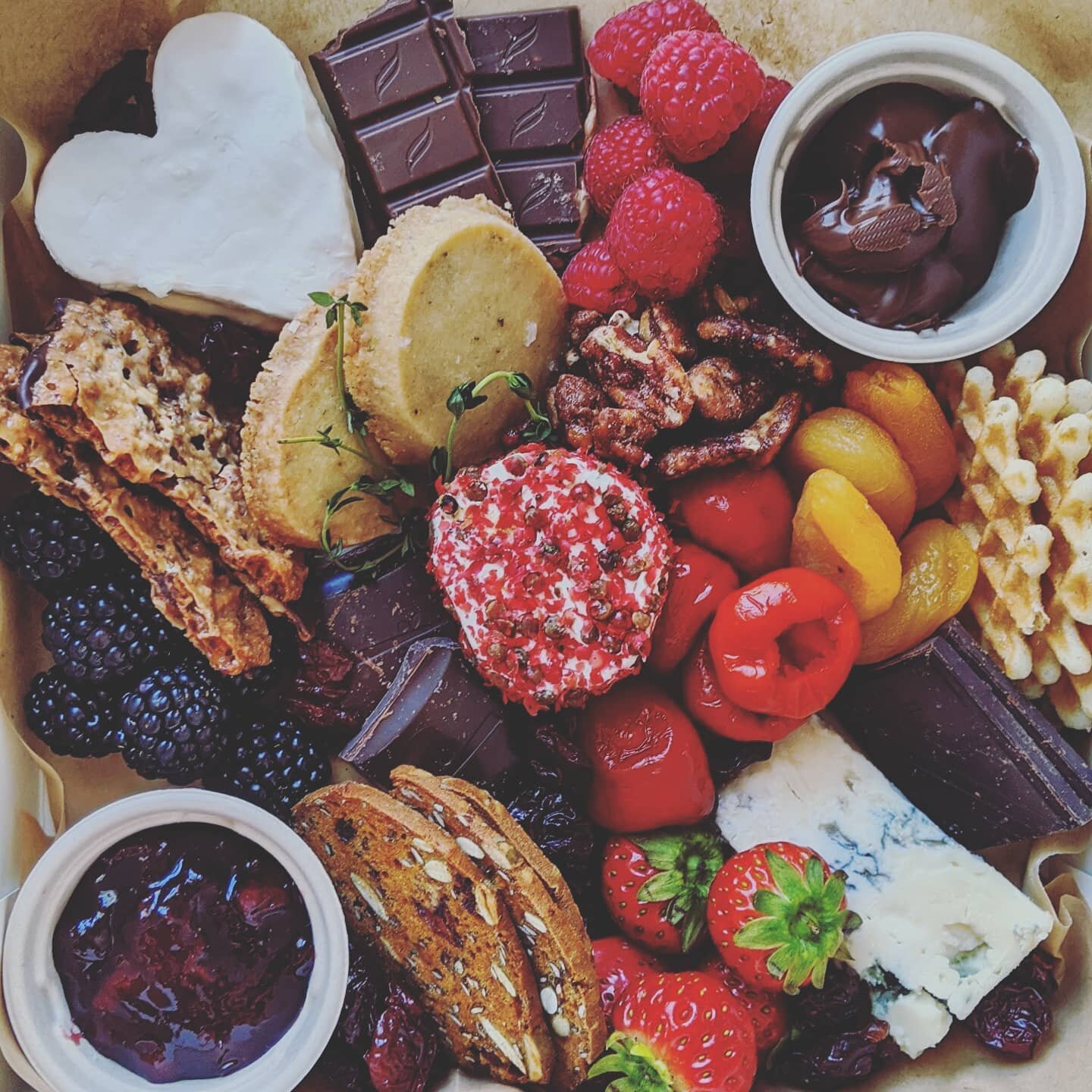 🧀 IS MY ❤️ LANGUAGE

Take a peek at this sweet treat, The Cheese + Chocolate Valentine's Day Box! What's inside:

CHEESES:
&bull; French Brie
&bull; Pink Peppercorn Chevre
&bull; Gorgonzola Dolce

CHOCOLATES:
&bull; 39% Milk w/ Almonds
&bull; 60% Da