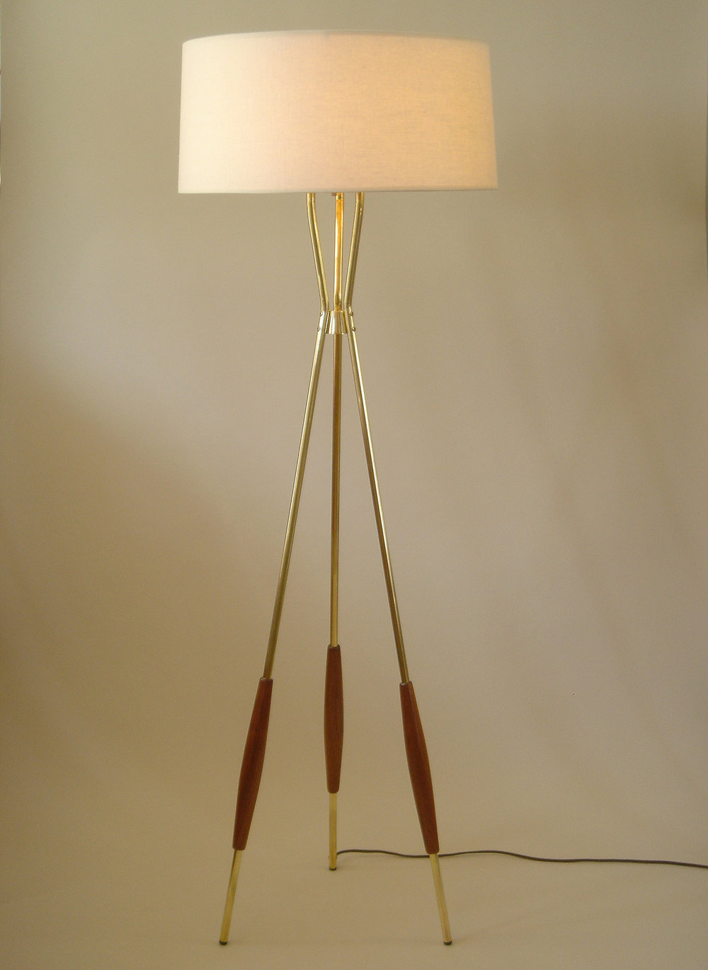Gerald Thurston Lightolier Profile, Tripod Floor Lamp And Matching Table