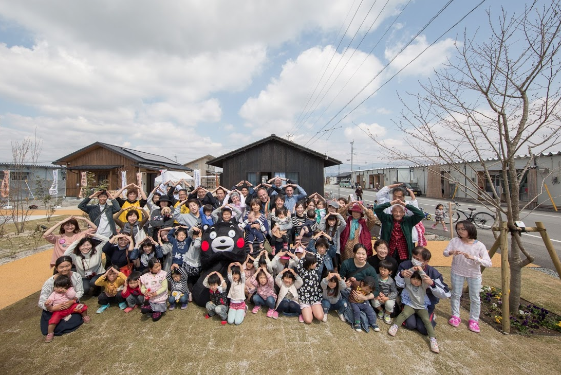 くまモンと一緒に熊本城ポーズ!! A Kumamoto Castle pose with Kumamoto mascot Kumamon!
