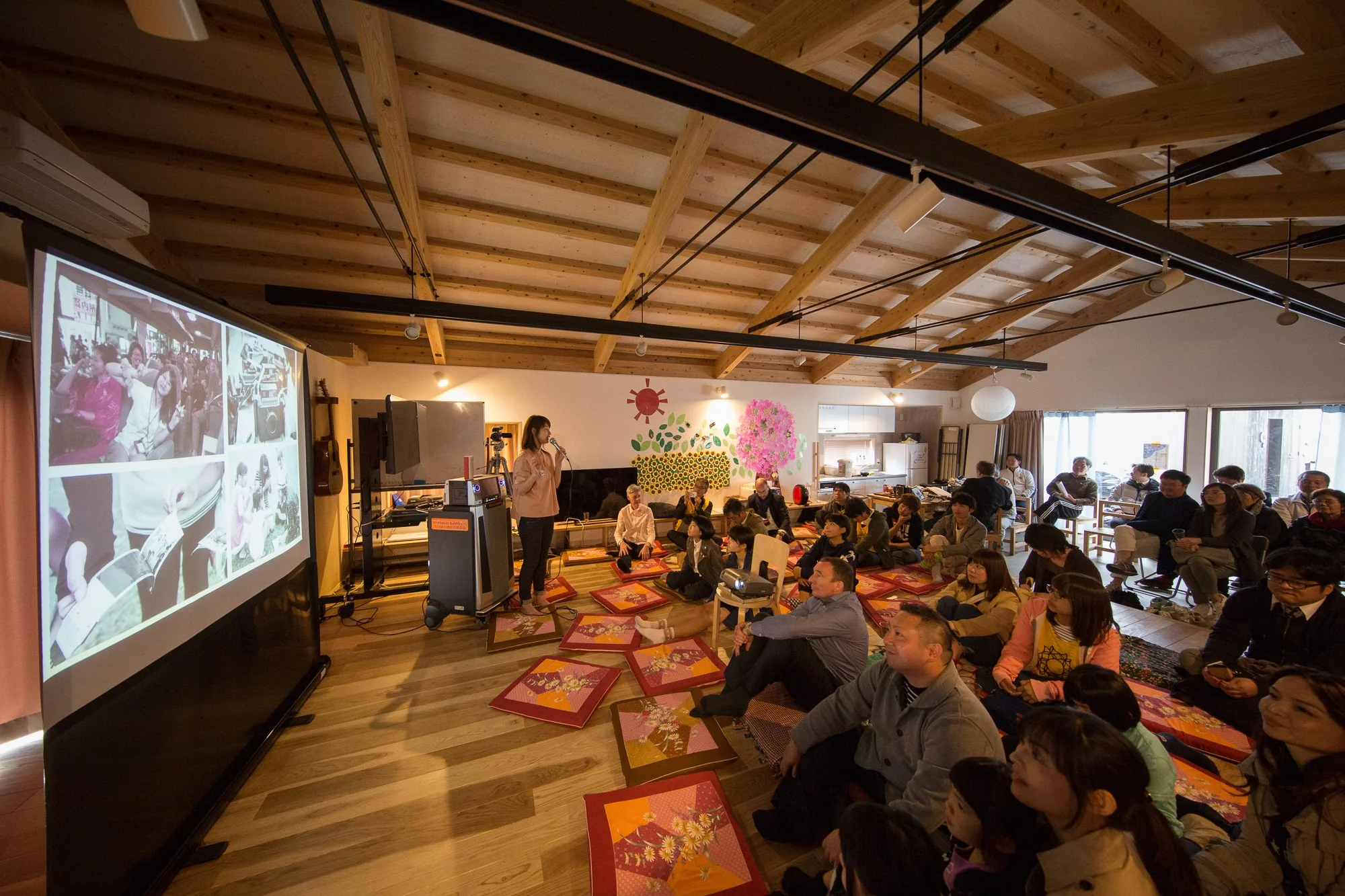 非営利団体PHOTOHOKU共同代表の吉川 優子氏東北だけでなく、竜巻被害のあったアメリカ オクラホマ州や台風、地震被害のあったフィリピンなどでも活動した時の被災地の話をしていただきました。熊本もPHOTOMOTOというプロジェクト名を作り、今後も熊本に訪問して写真をプレゼントし続けます！と宣言してくれました。