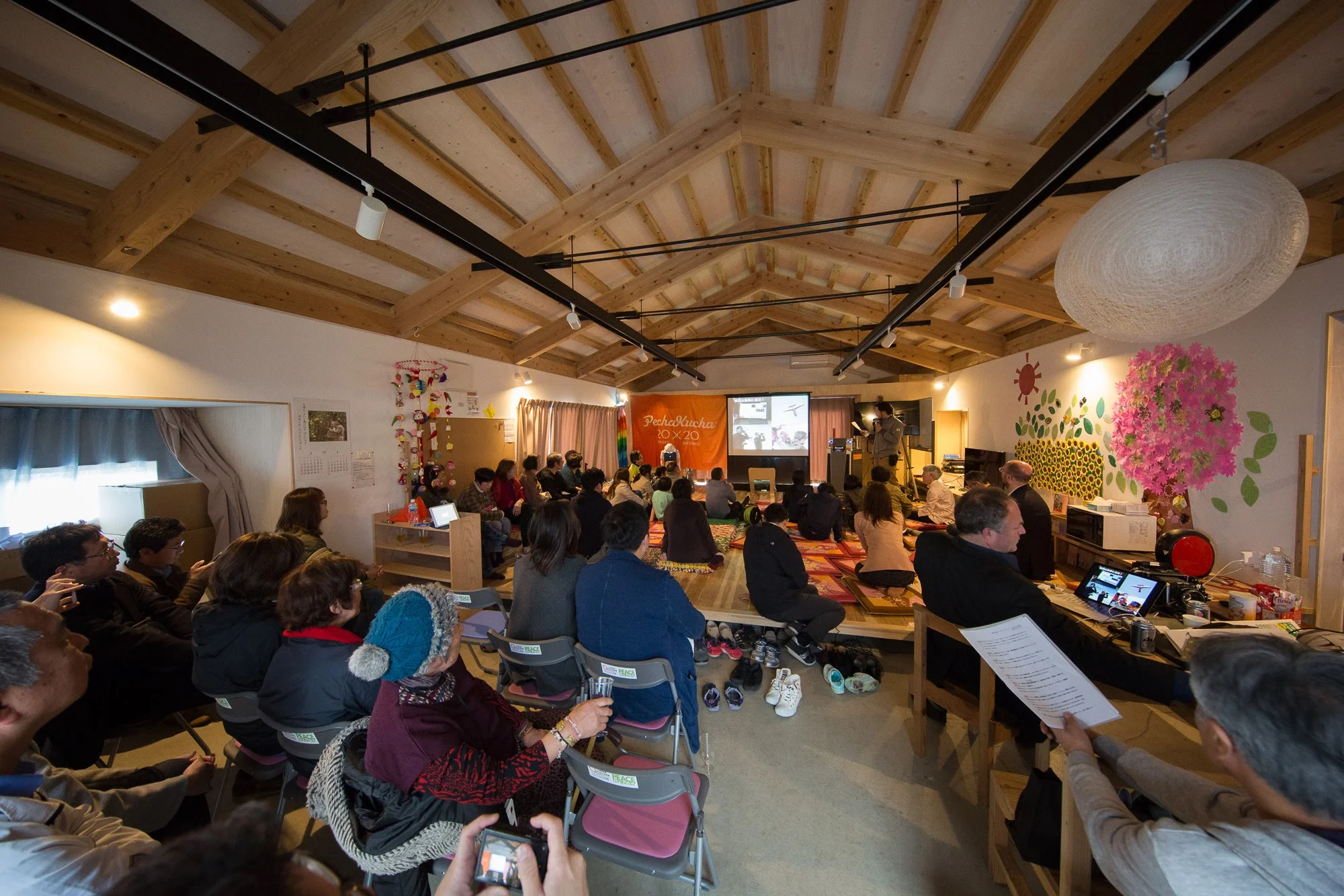 株式会社KKTイノベート　中田 浩毅氏日本南極地域観測隊に参加し、ドローンの空撮を行なっている中田さん。南極の食事や水のない生活など、なかなか聞けない貴重な話を聞くことができました。南極のオーロラの写真は綺麗すぎて歓声が上がりました。