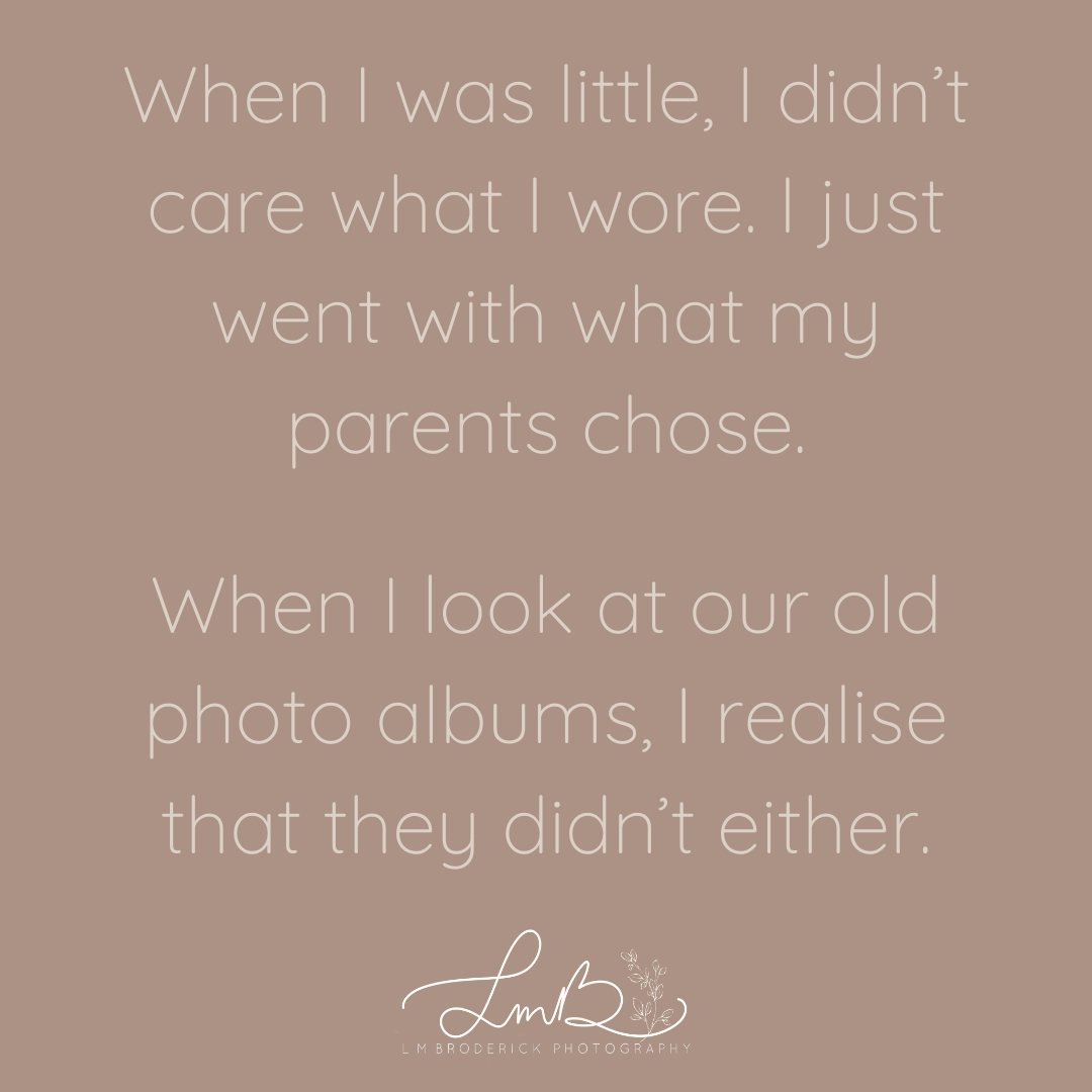 Friday funny 😂 Oh how fashions change! Whose parents have a box of family photos stored away somewhere? It's always great to look back on childhood photos and the memories that come with them (and the choice of clothes!).

 #familymemories #oldphoto
