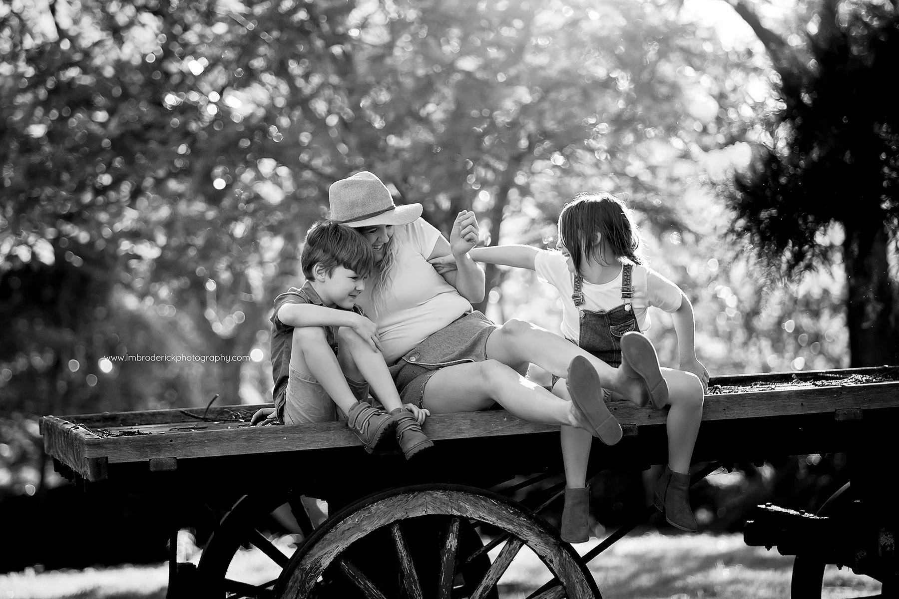 I love seeing families come back to me over the years. Tara first had a session when her little boy was just a baby, and this time I got to capture her with both her beautiful kids at the Woodlands of Marburg.

Watching them grow, laugh, and play tog