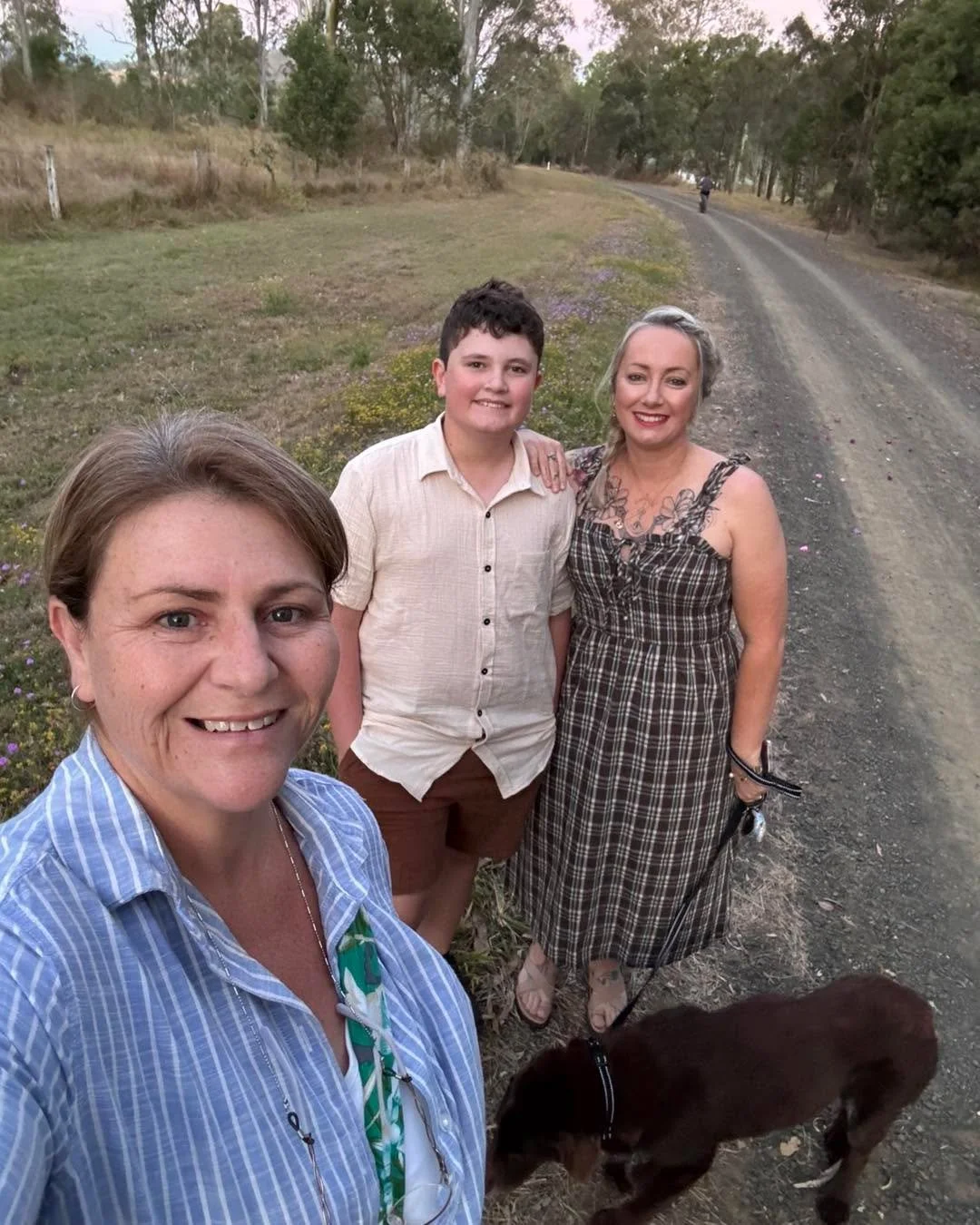 Toni, Ollie and Hershey their gentle old boy joined me in the rail trail for a simple but meaningful portrait session this afternoon 🥰 
familyphotography #mumandson #brisbanefamilyphotographer #ipswichphotographer #familyphotoshoot #familyphotosaus