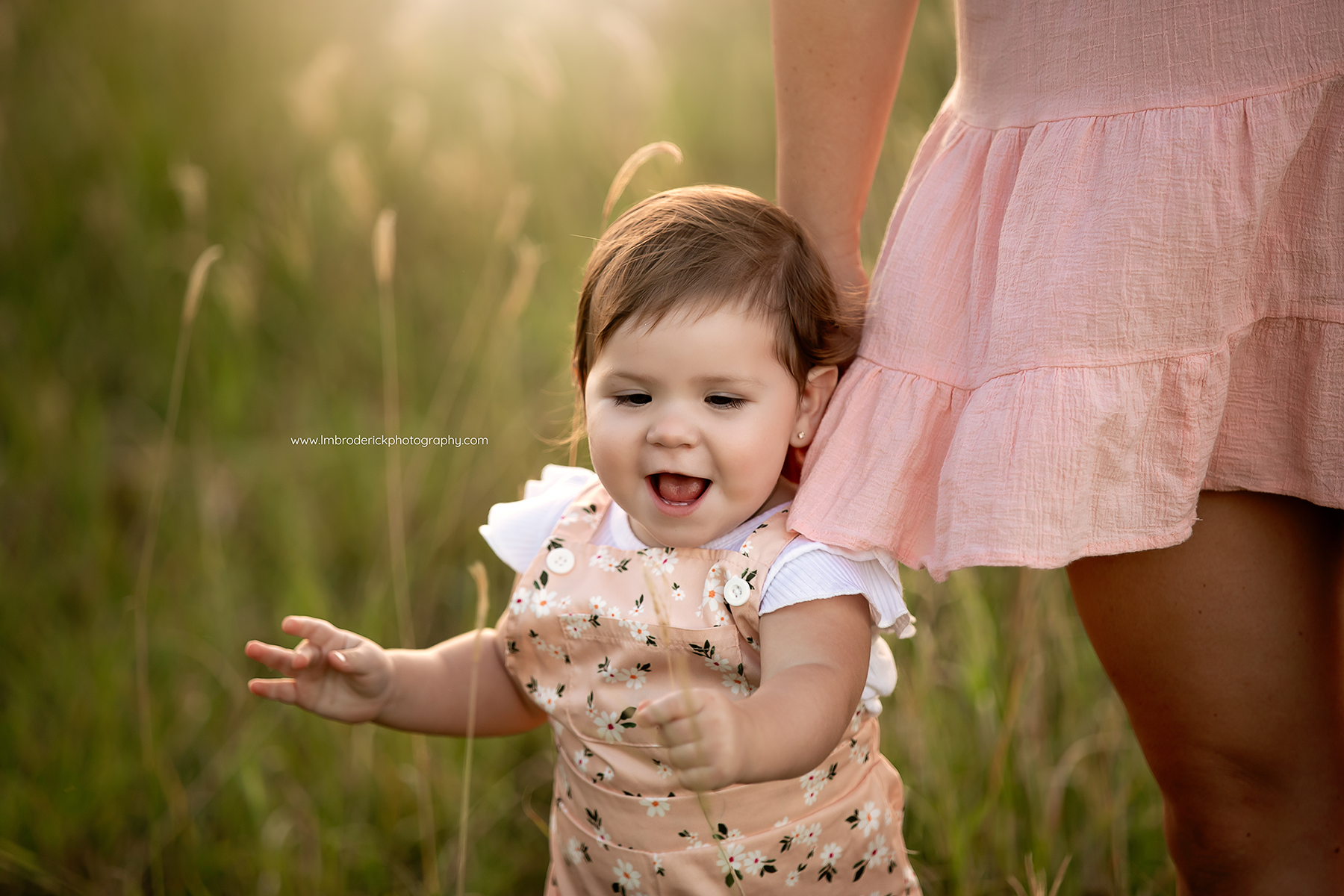 baby-girl-laughing-minden