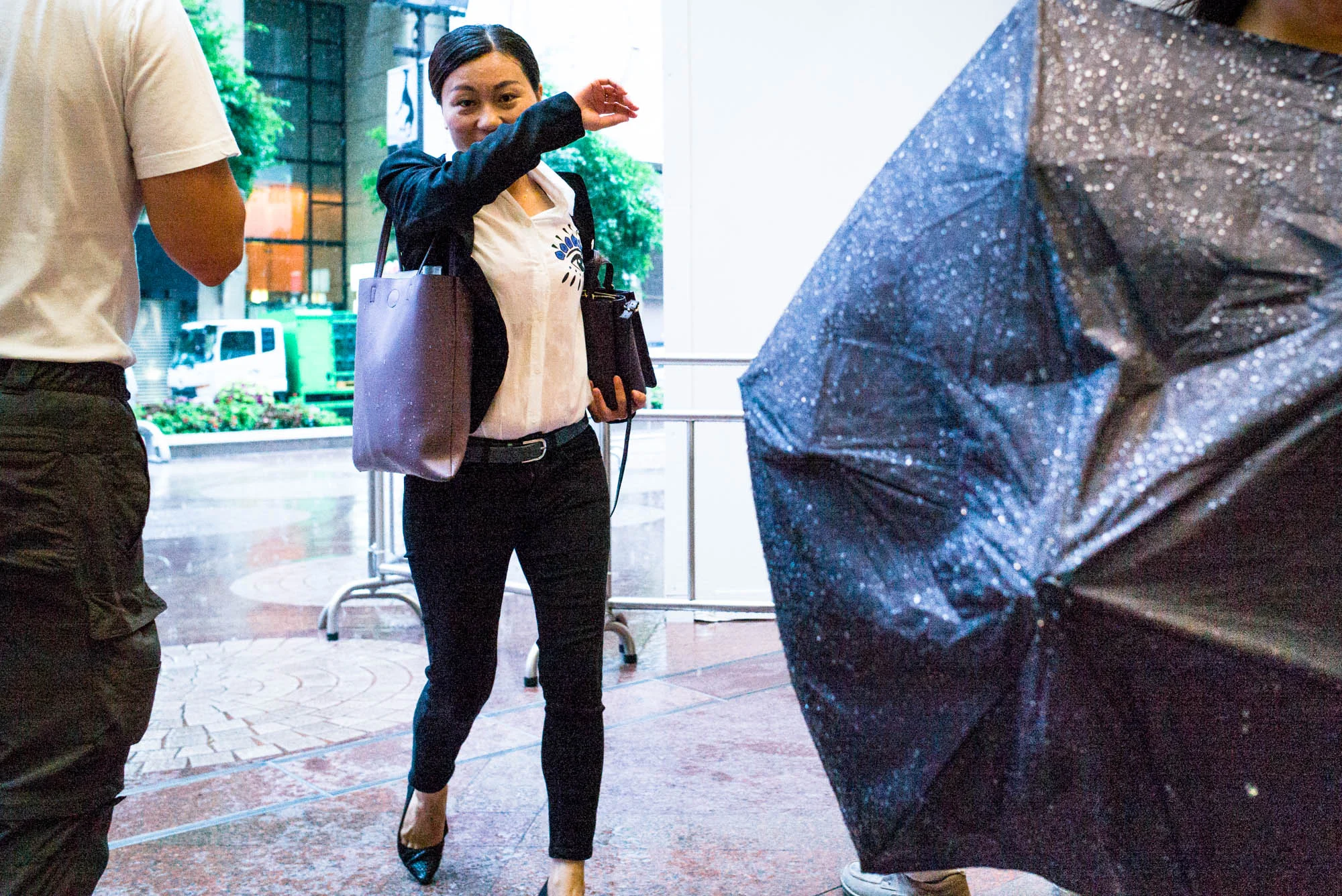 Caught in the rain. Image was cropped because the foreground passersby was too distracting. But you can see how close to the subject the 28mm focal length allowed me to go.