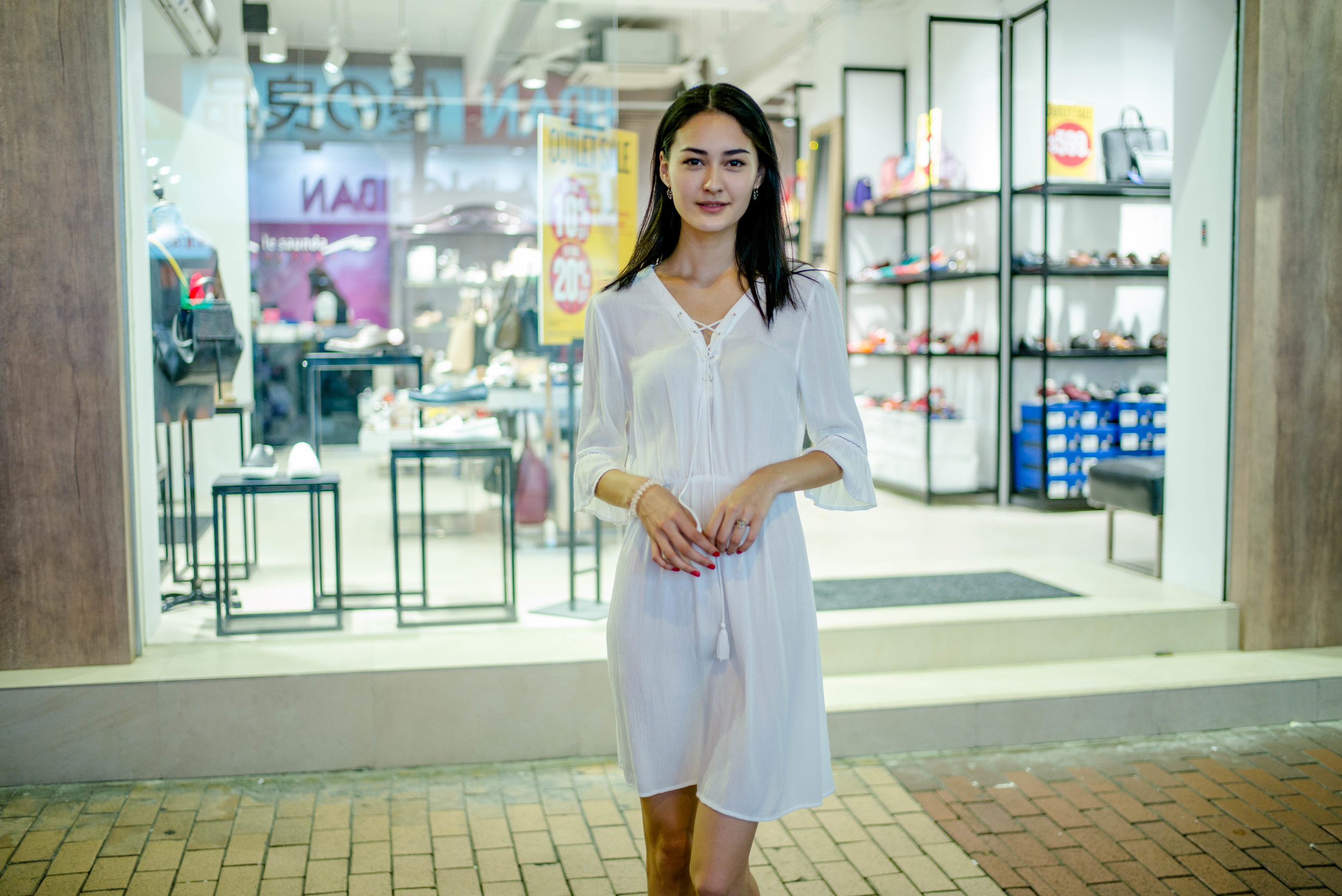 35mm f/1.4 Summilux FLE - Another well lit urban street scene.