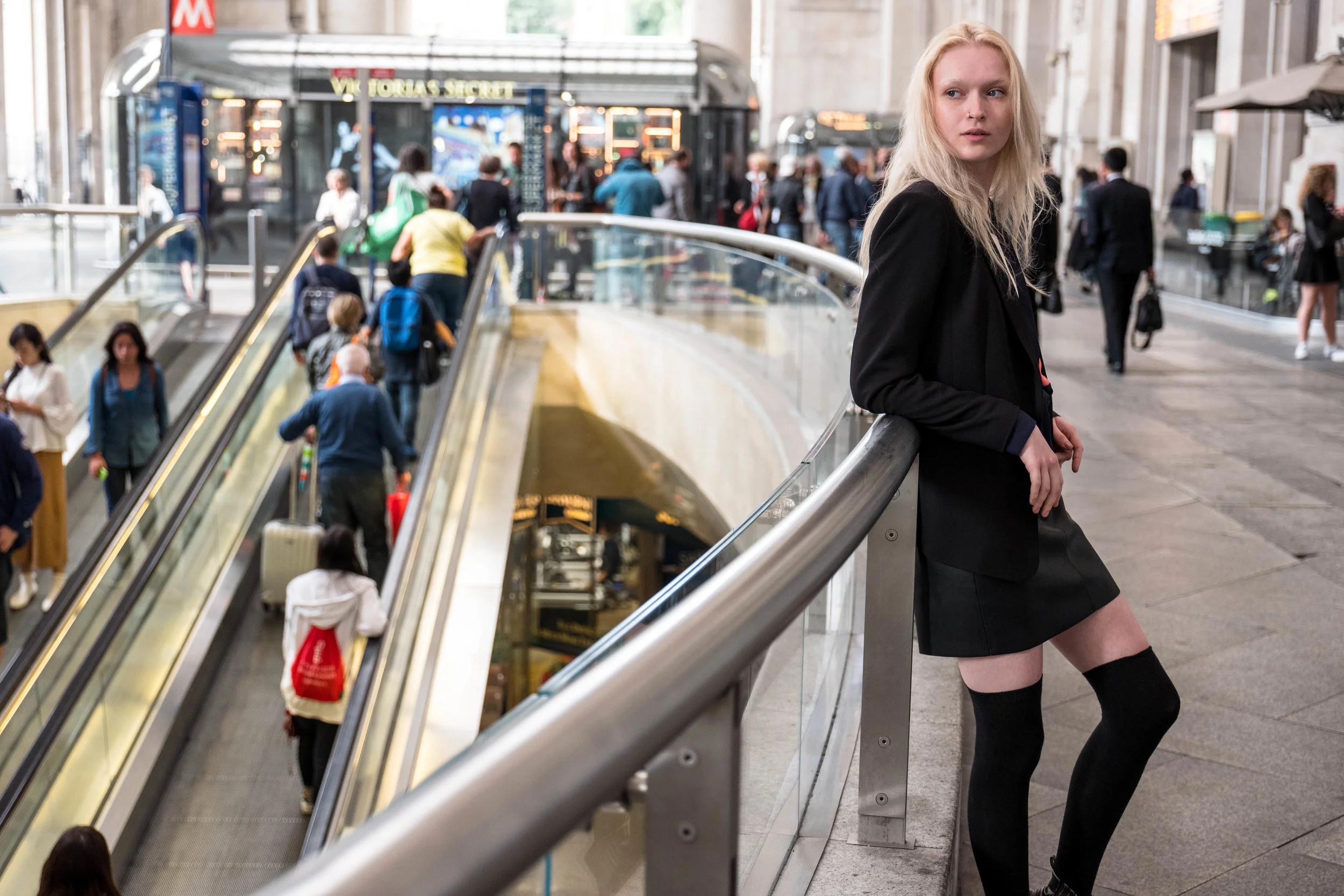 Leaning against the railing, relying on the autofocus to automatically acquire focus. Leica SL and Leica 24-90mm Vario.