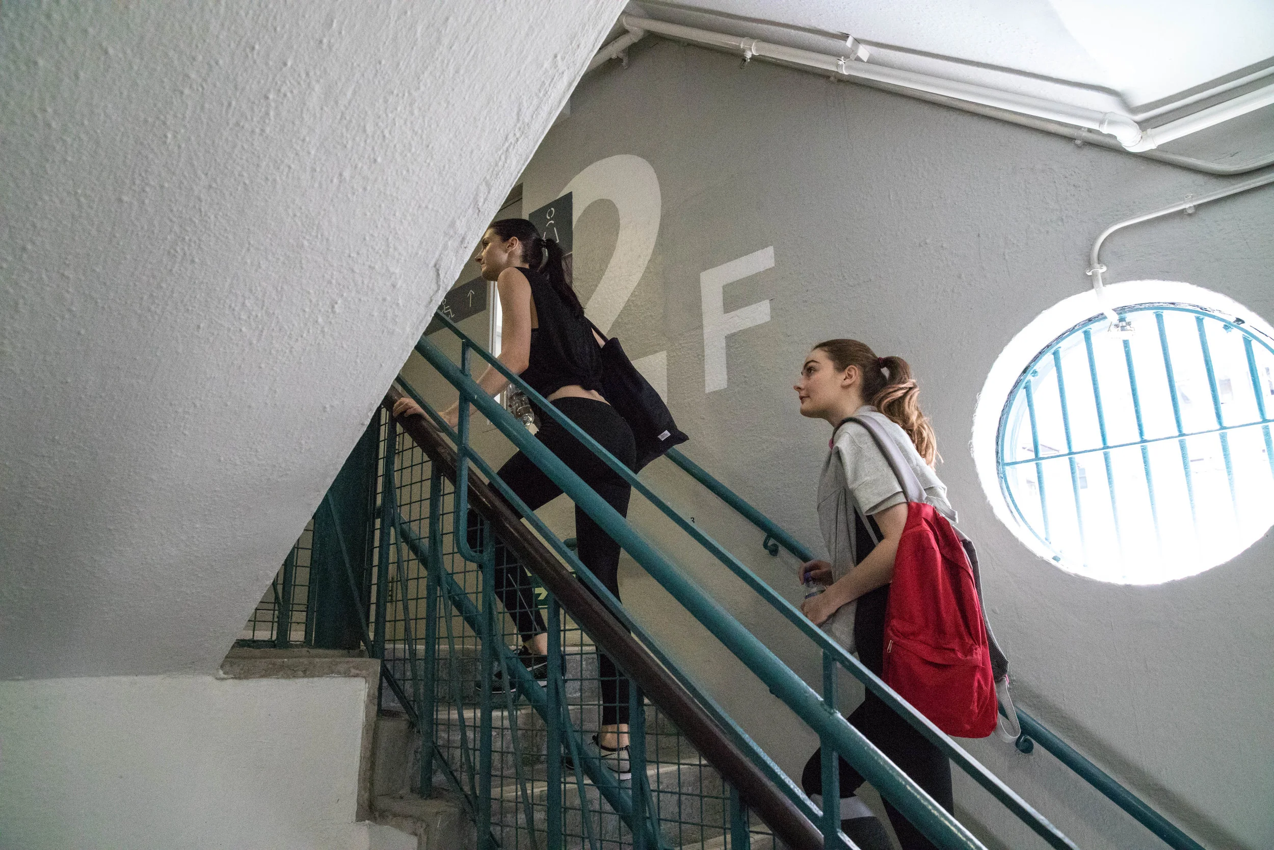 Going up the stairs. Image from the Canon 5D Mark IV. Score: Canon 5, Leica 2.