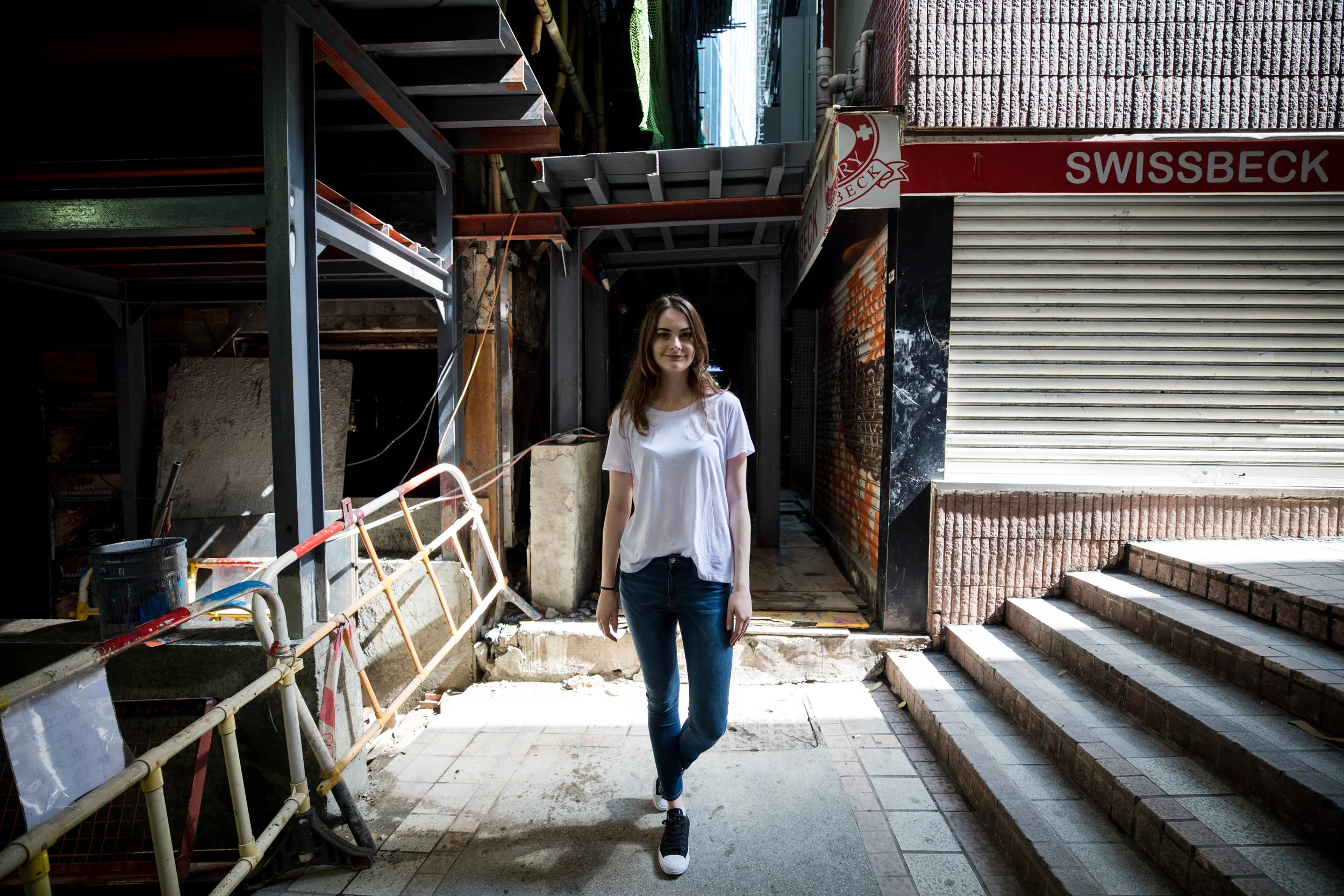 ISO 400, at 16mm, f/2.8, and 1/400s.