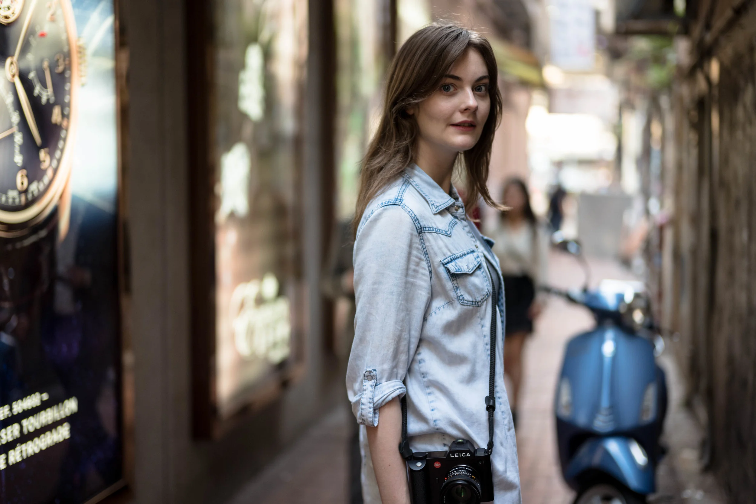 Leica SL + 50mm f/1.4 Summilux-M, shot at ISO 250, f/1.4, 1/200s.