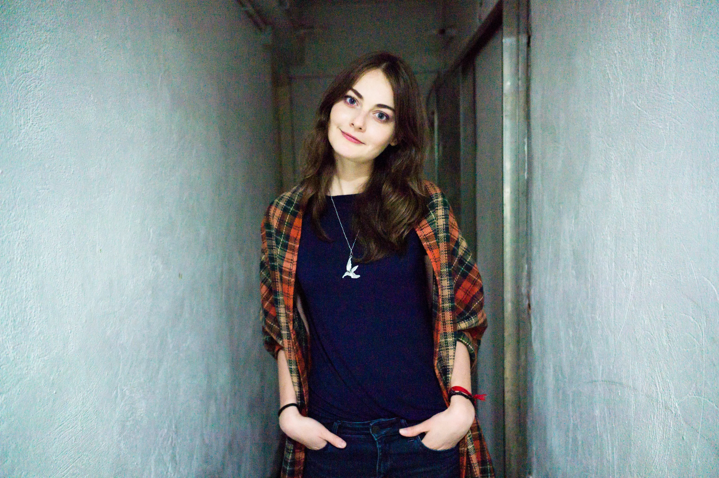M9 - Recovery of detail is not evident on the whiskers of Anna's jeans. +2 stops