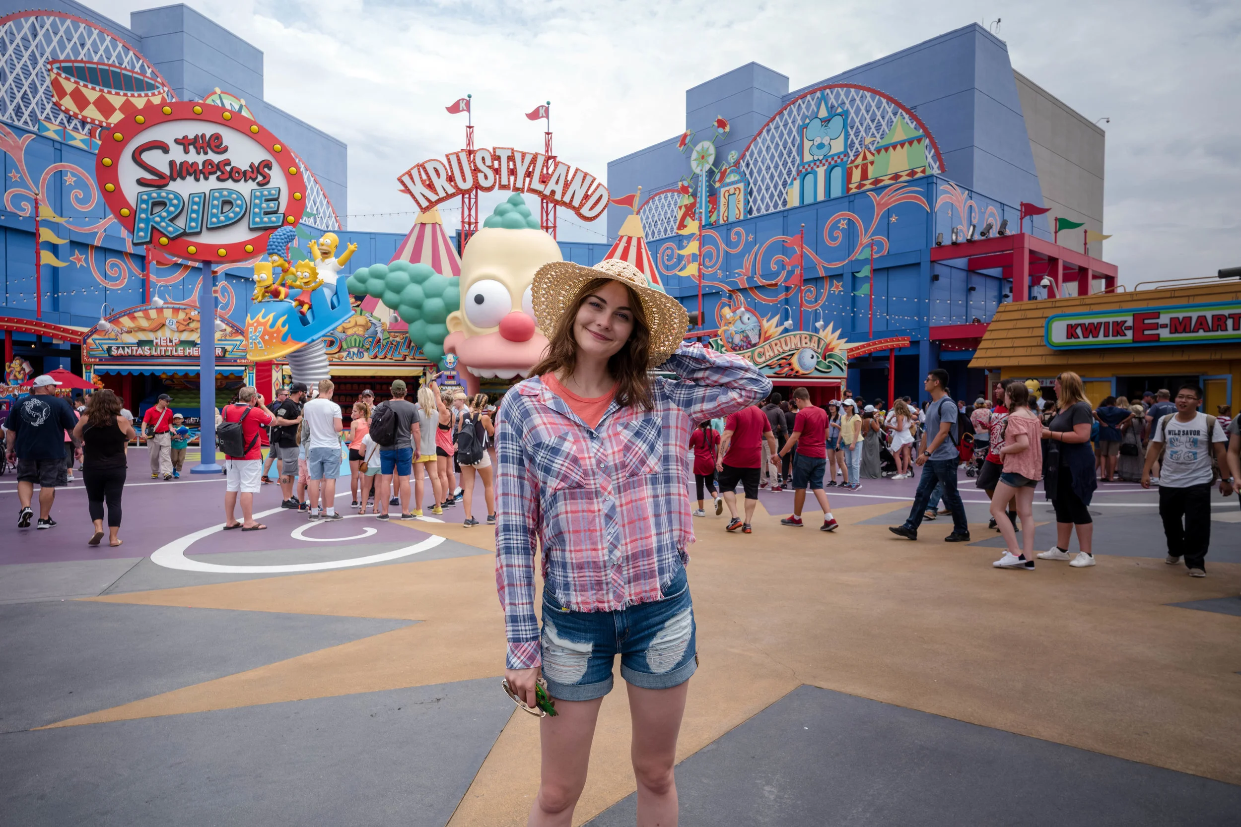 At Simpsons land - Waist level shot with live view - Leica 21mm f/3.4 Super Elmar ASPH