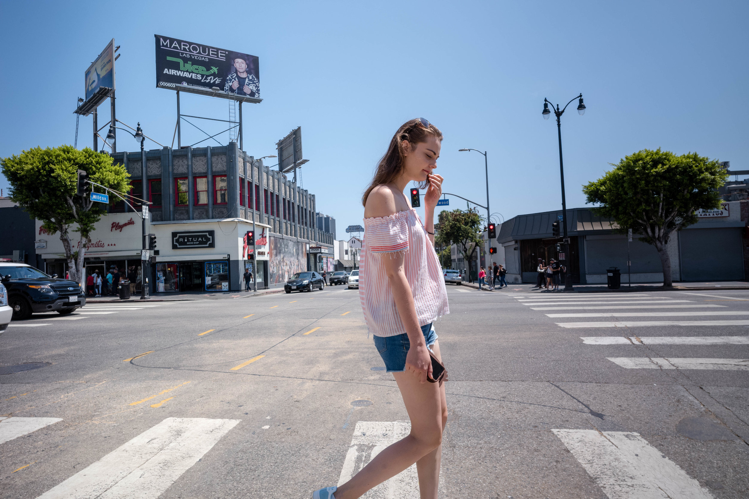 On Hollywood Blvd - Panning at waist level - Leica 21mm f/3.4 Super Elmar ASPH