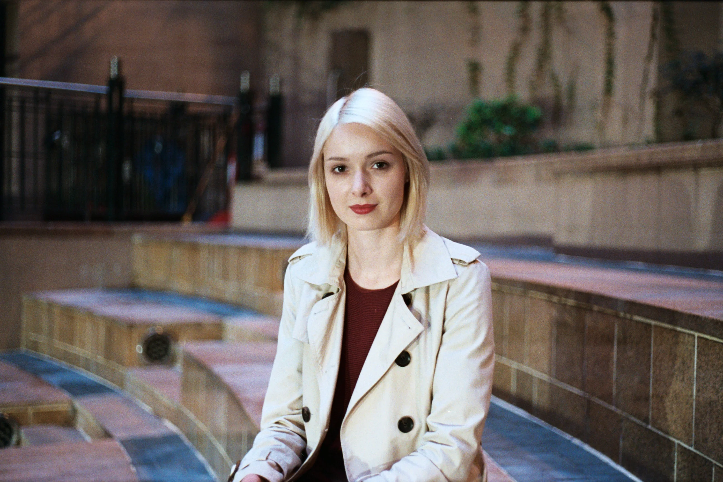 Leica M4 + Leica 50mm f/2 Summicron Vers. II, "Dual Range" + Fujifilm Superia Venus 800 - ISO 800, f/2, 1/15s