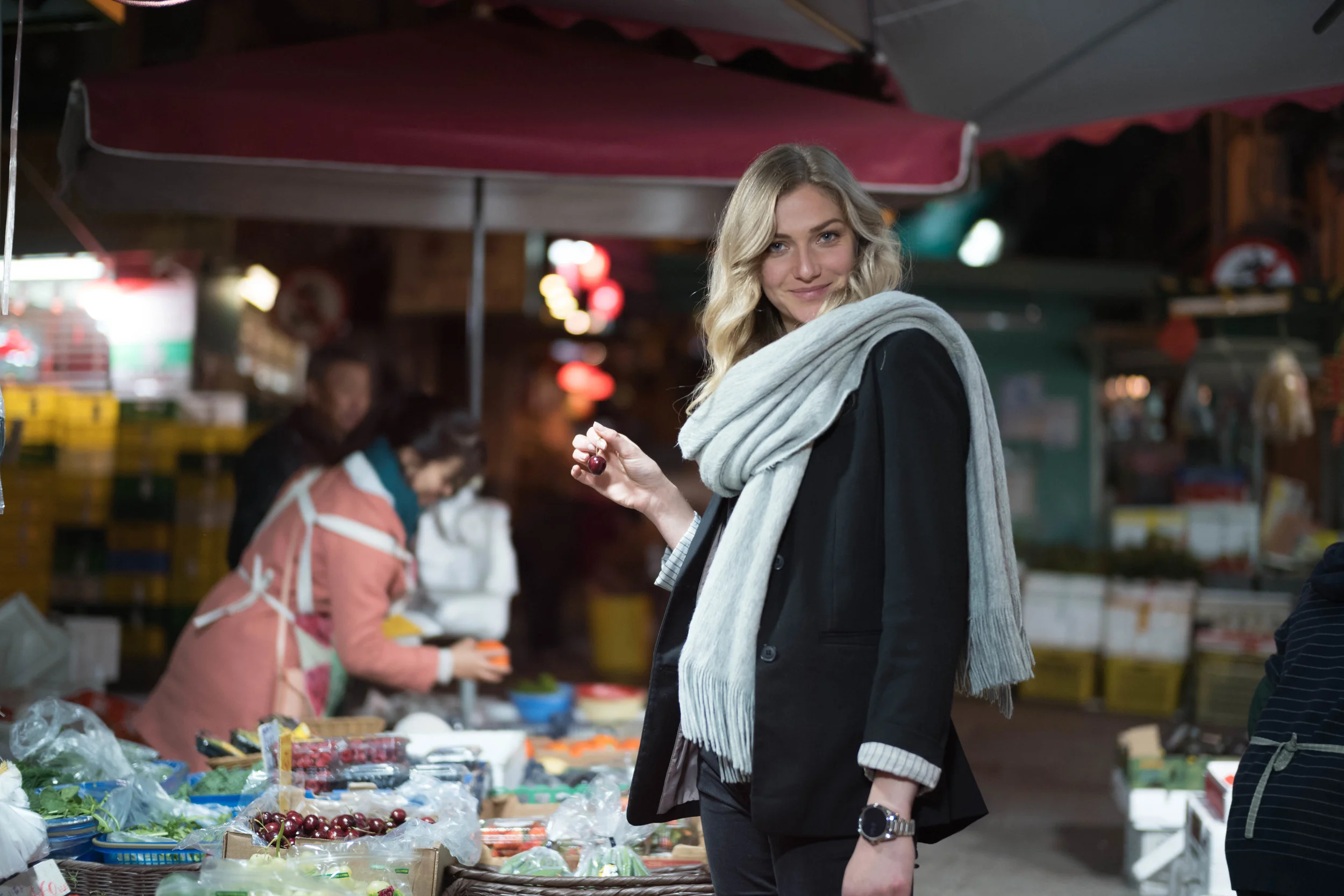 Now with just a cherry. I don't know if you noticed, but the vender in the background found her very amusing.