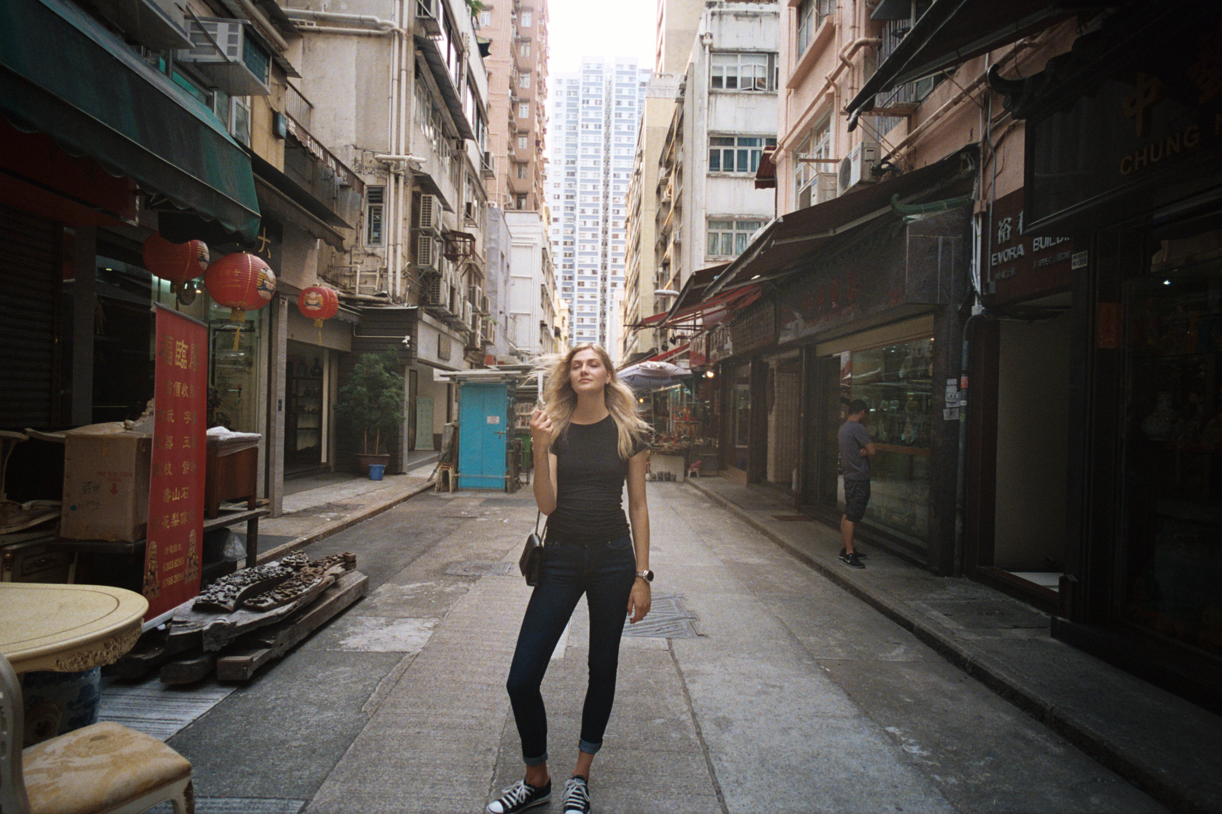 Leica M3 + Leica 21mm f/4 Super Angulon + Kodak Portra 800 - ISO 800, 1/250s, f/4