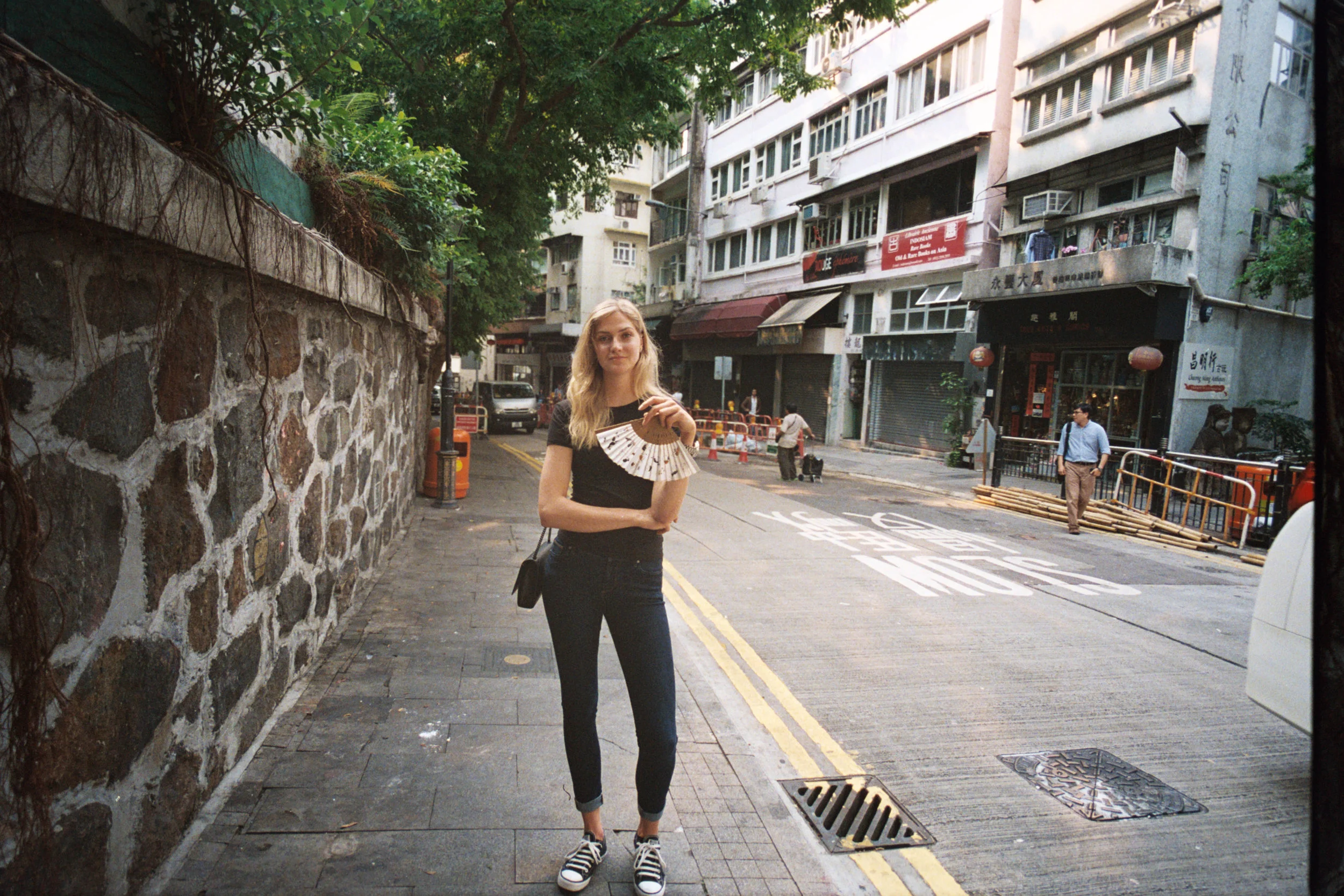 Leica M3 + Leica 21mm f/4 Super Angulon + Kodak Portra 800 - ISO 800, 1/500s, f/5.6 - seems like my Pakon F135 film scanner is a little off here.