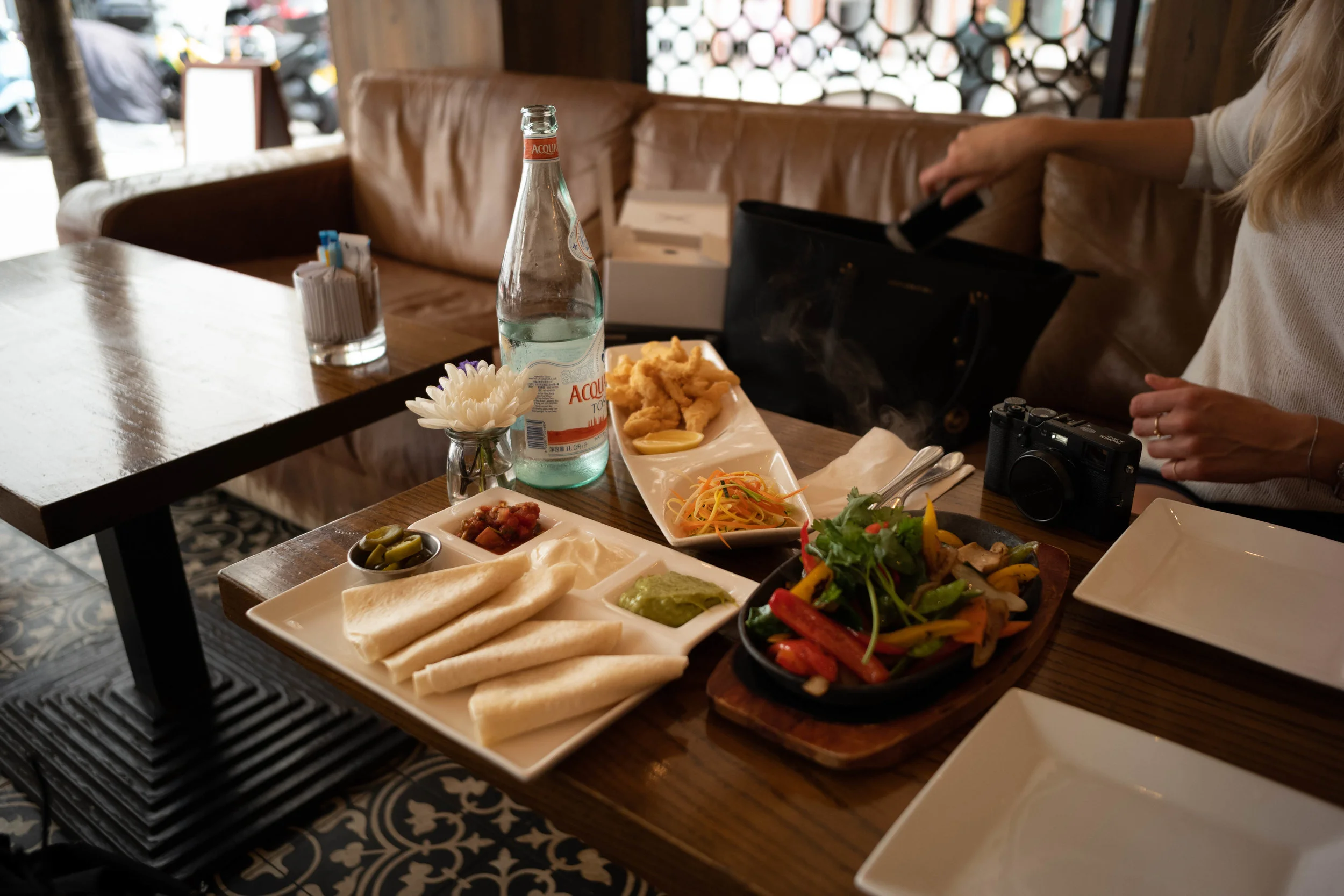 Leica M10 + Leica 28mm f/2.8 Elmarit-M ASPH I - wide open at f/2.8