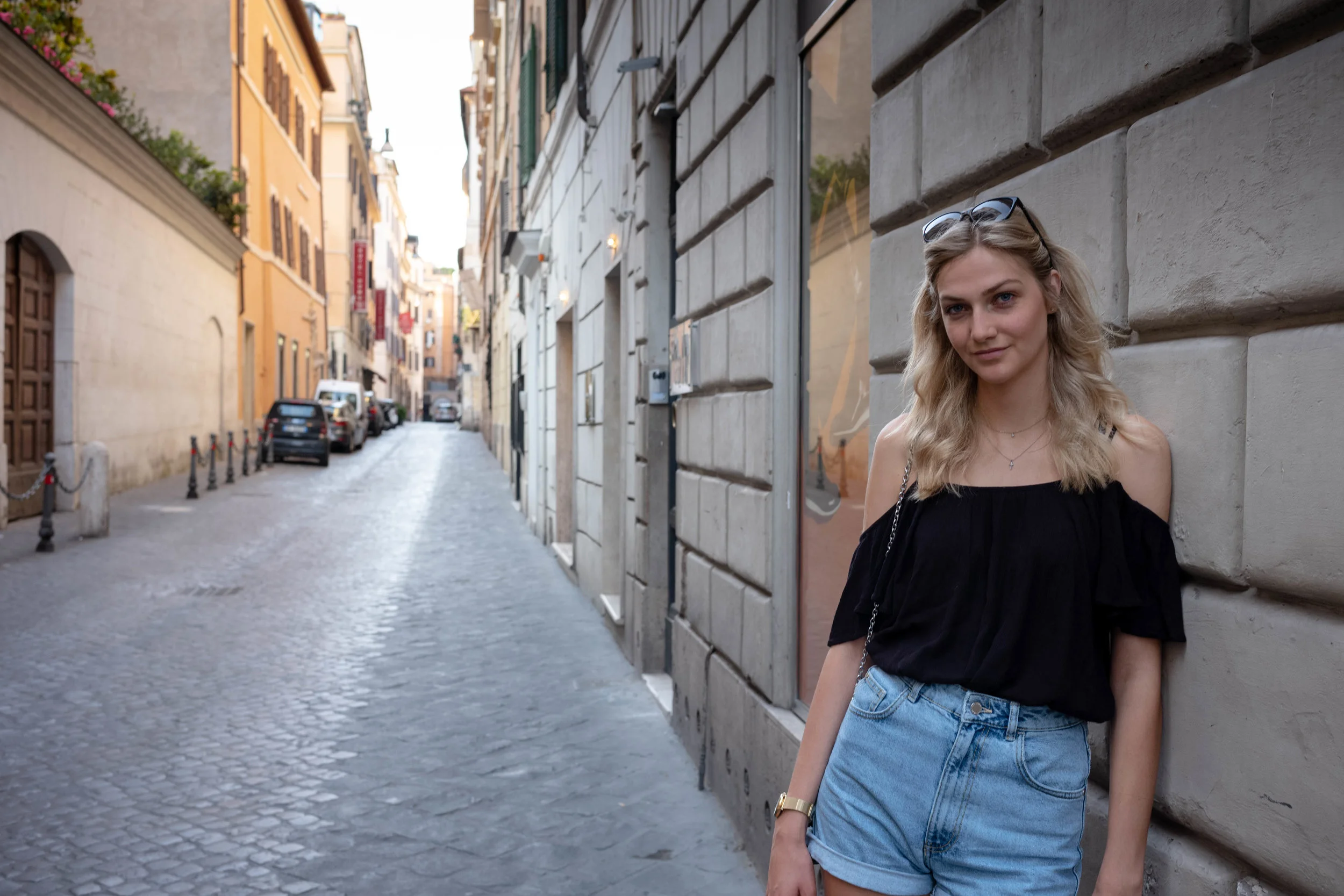 Leica M10 + Leica 35mm f/1.4 Summilux-M ASPH FLE - At the 35mm focal length, the end of the road appears still within reach.