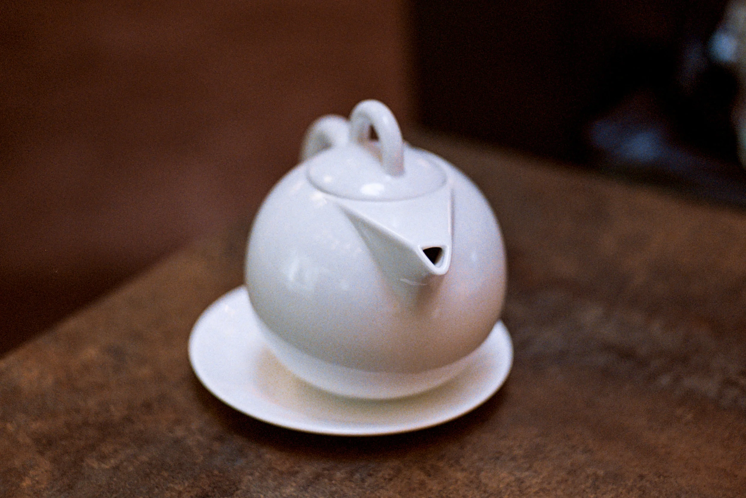 Leica M6-J + Leica 50mm f/2 Summicron-M Version IV + Kodak Portra 800 - Cropped