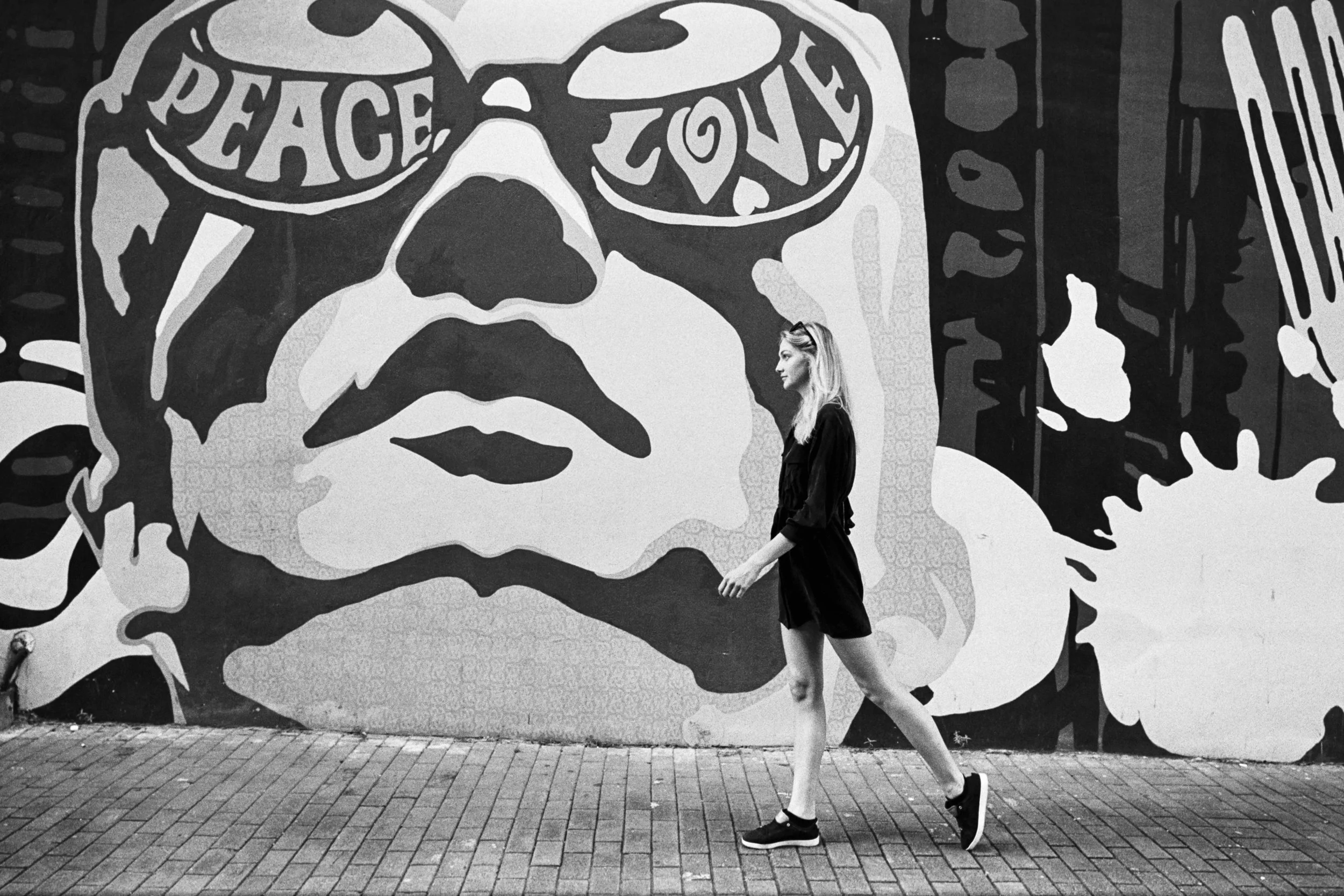 Leica MP Titanium + Leica 28mm f/2 Summicron-M ASPH Titanium + Kodak Tri-X 400