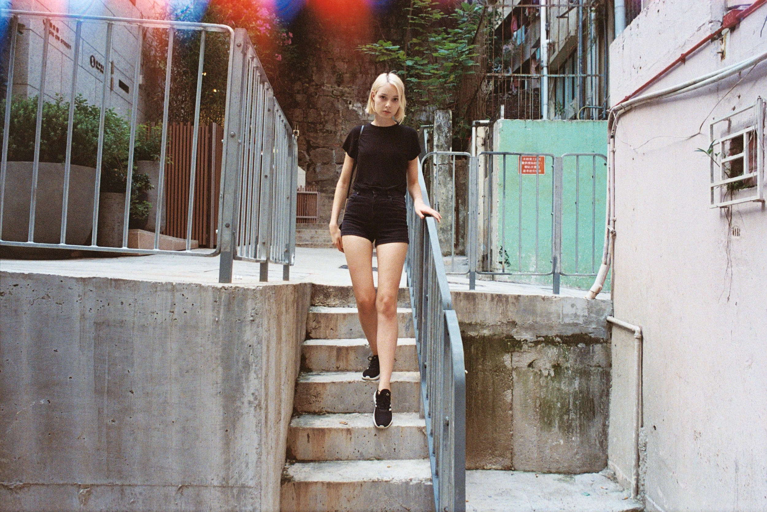 Leica MP Titanium + Leica 28mm f/2 Summicron-M ASPH Version II + Kodak Portra 800 - light leak