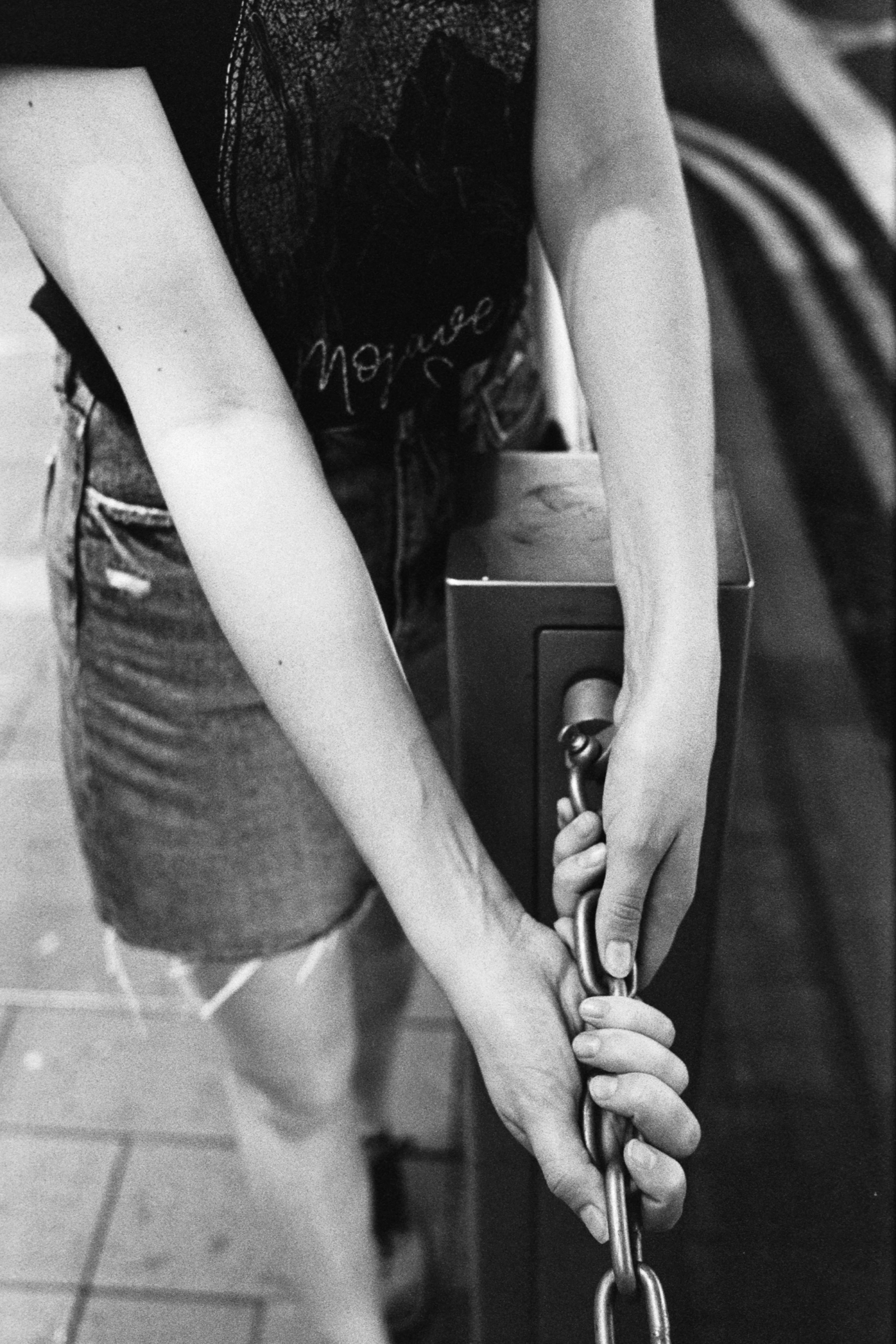 Fujifilm Neopan 1600 (Expired 2008, frozen since purchase) @ 35mm Focal Length