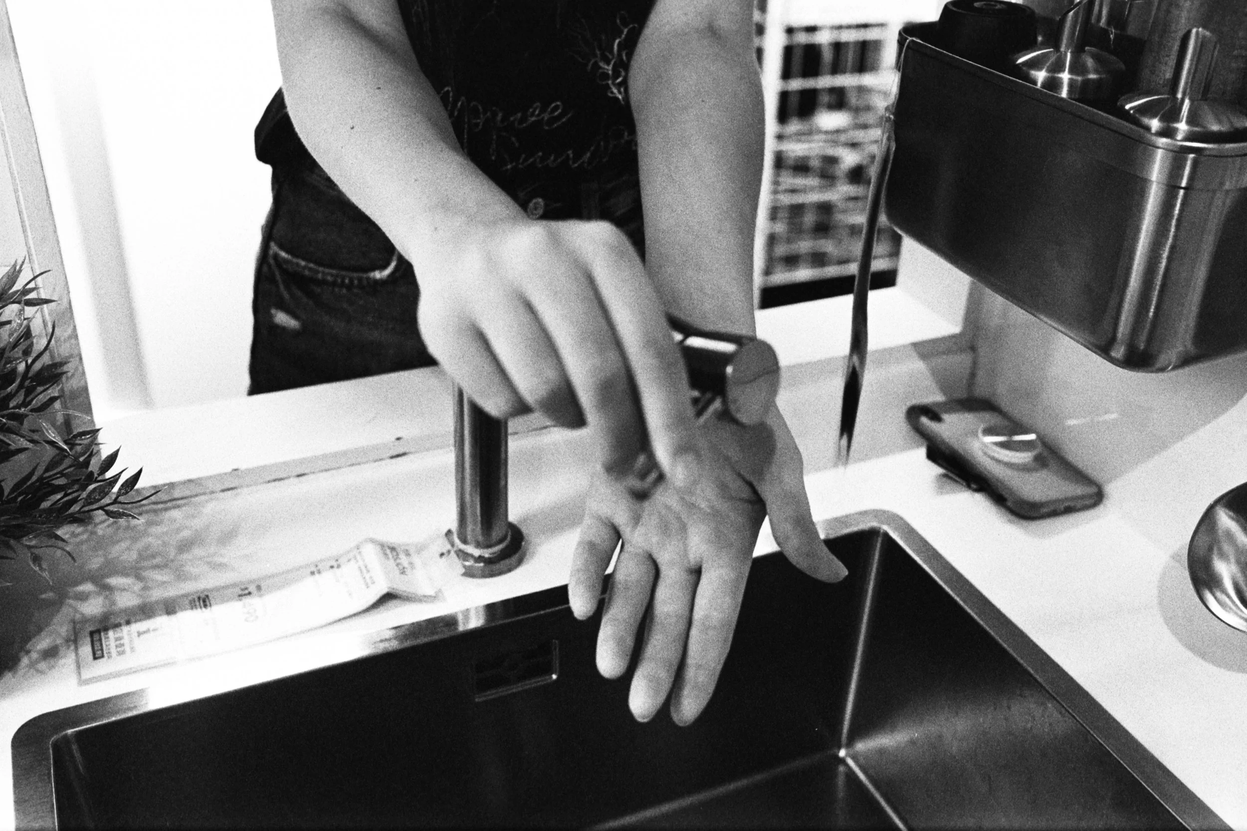 Fujifilm Neopan 1600 (Expired 2008, frozen since purchase) @ 35mm Focal Length